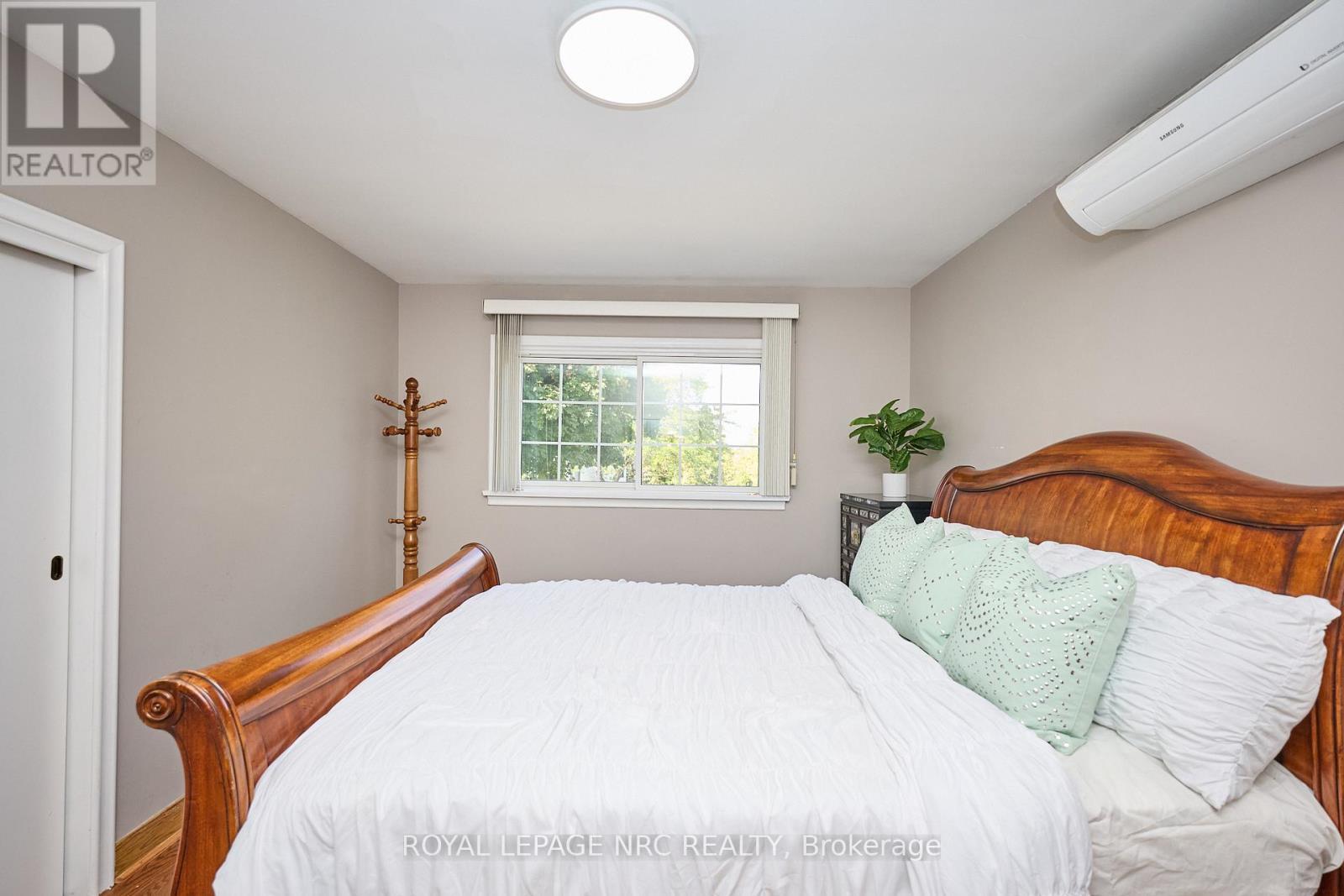












81 RIVERVIEW BOULEVARD

,
St. Catharines (Glendale/Glenridge),




Ontario
L2T3L9

