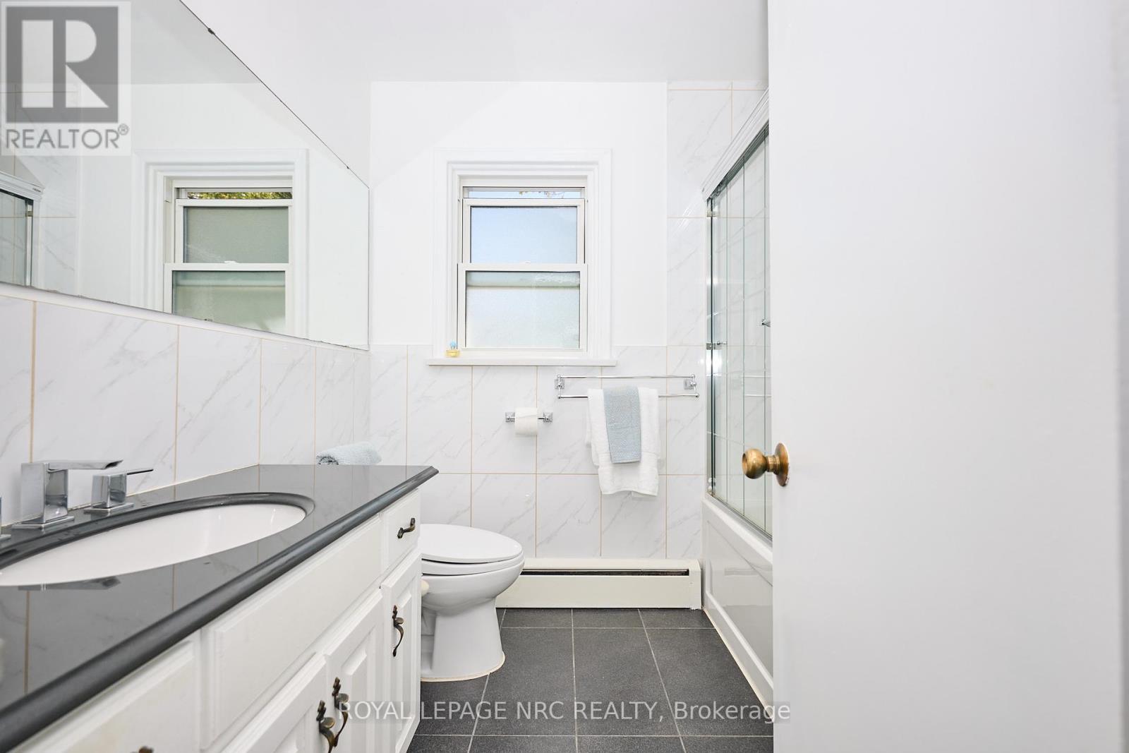 












81 RIVERVIEW BOULEVARD

,
St. Catharines (Glendale/Glenridge),




Ontario
L2T3L9

