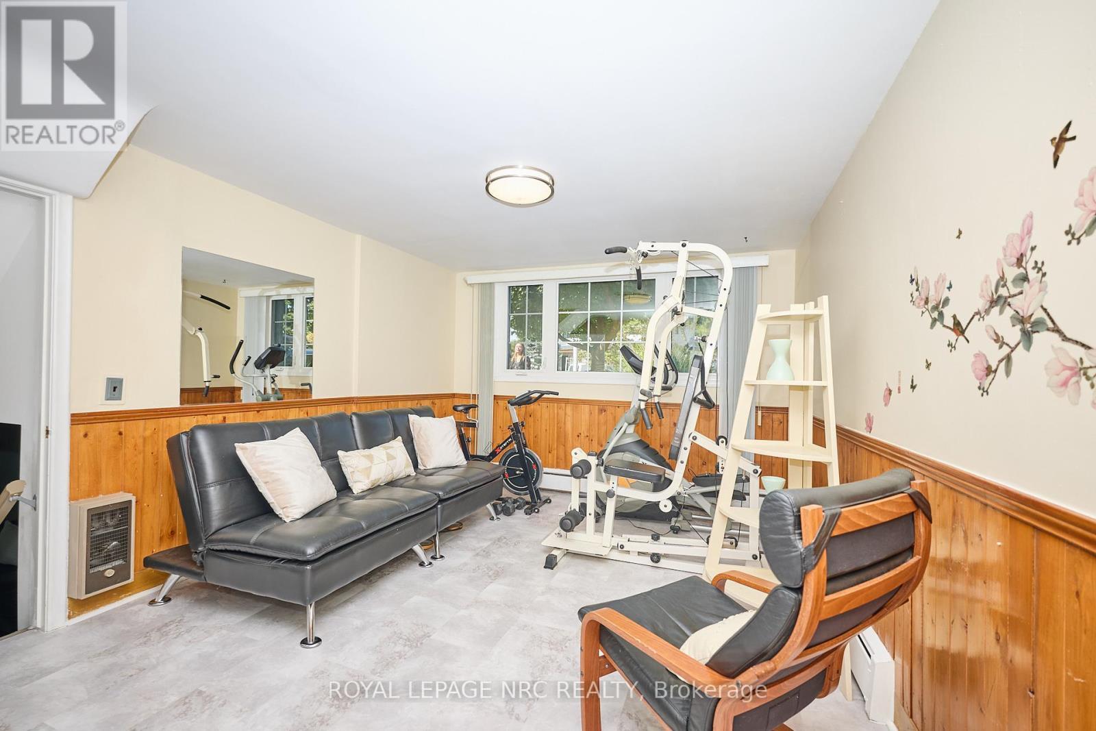 












81 RIVERVIEW BOULEVARD

,
St. Catharines (Glendale/Glenridge),




Ontario
L2T3L9

