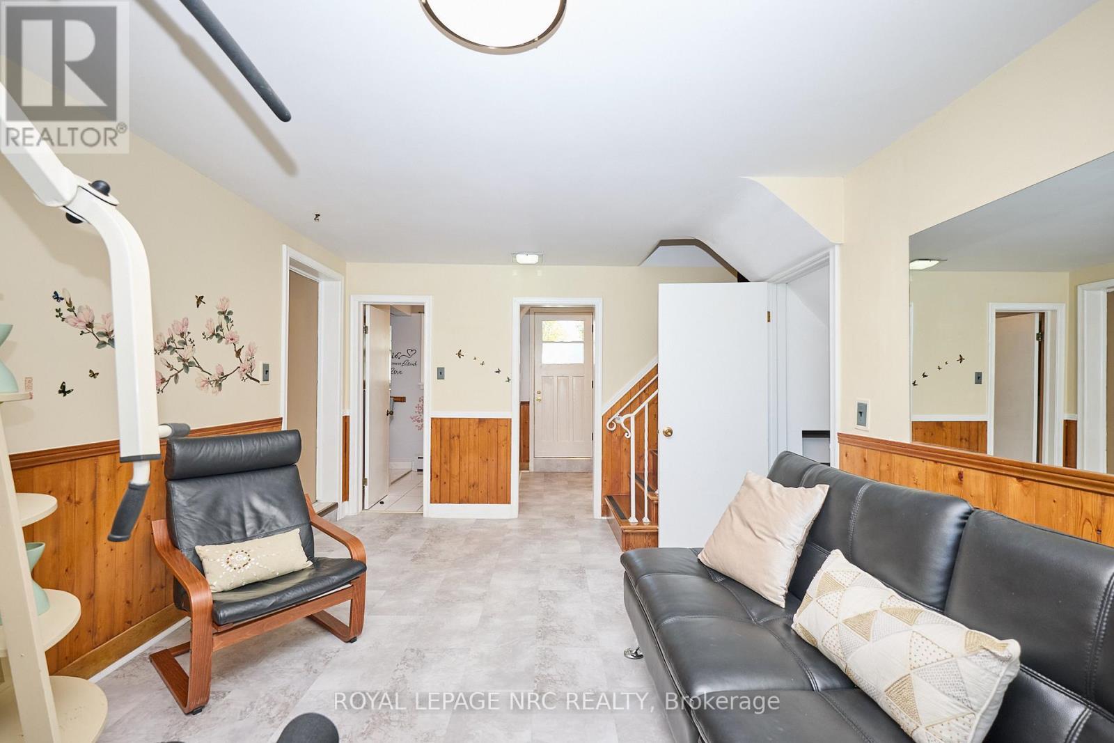 












81 RIVERVIEW BOULEVARD

,
St. Catharines (Glendale/Glenridge),




Ontario
L2T3L9


