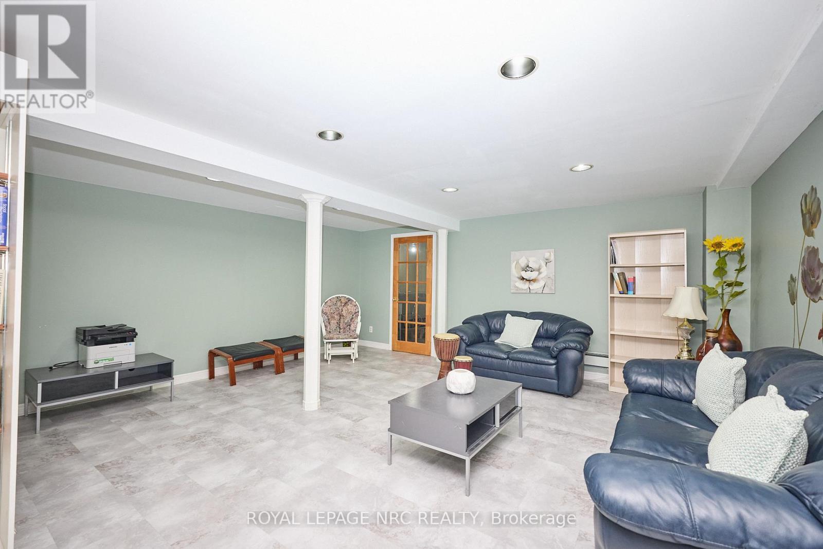 












81 RIVERVIEW BOULEVARD

,
St. Catharines (Glendale/Glenridge),




Ontario
L2T3L9

