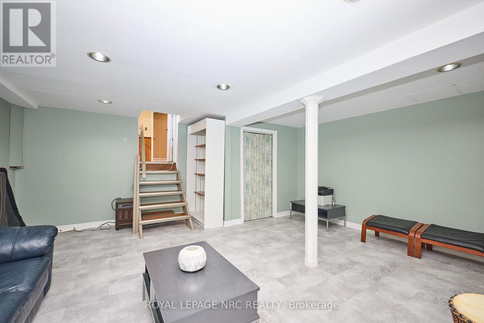 












81 RIVERVIEW BOULEVARD

,
St. Catharines (Glendale/Glenridge),




Ontario
L2T3L9

