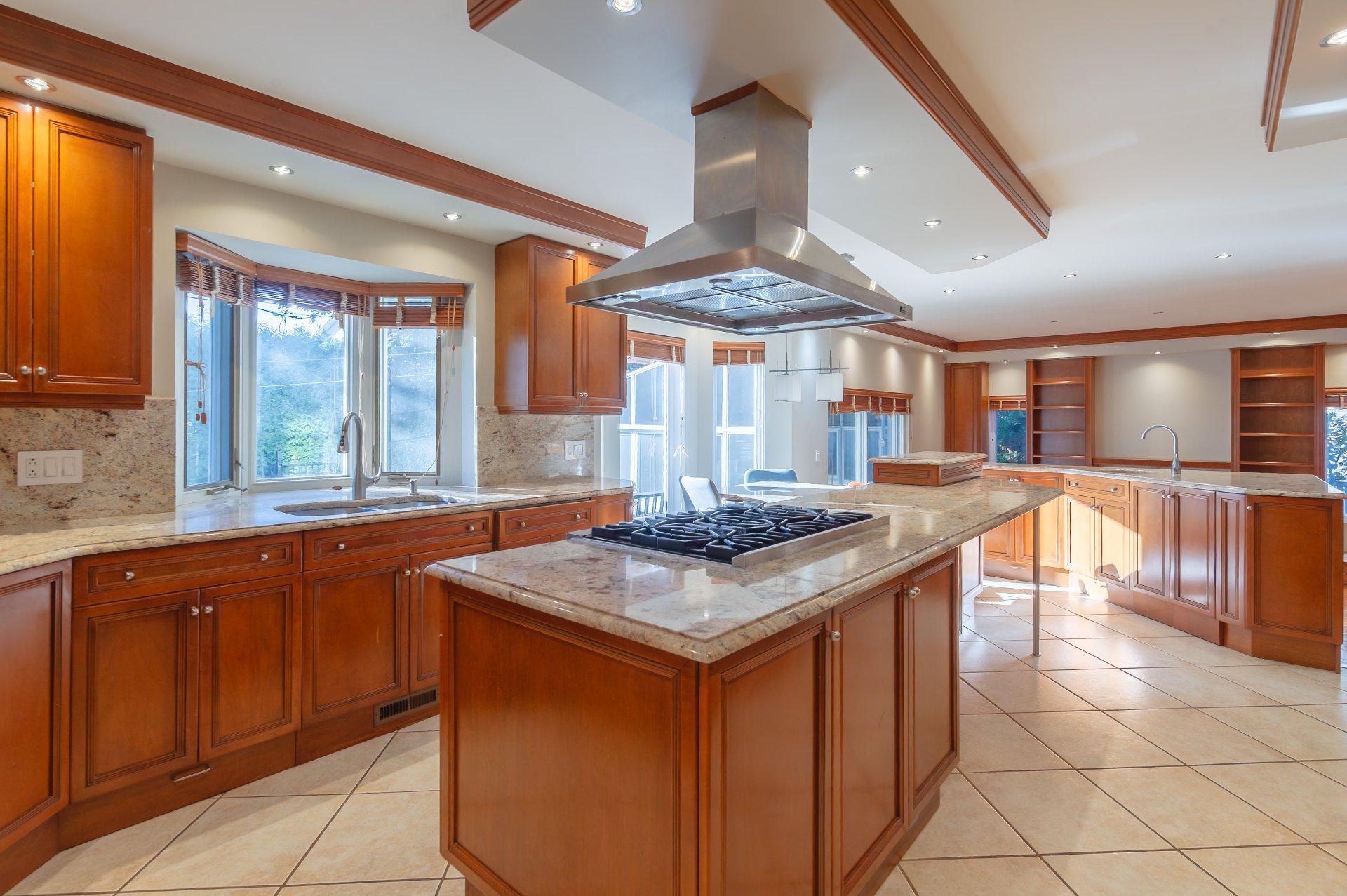 









8890


Crois. Roussin

,
Brossard,




QC
J4X2K3

