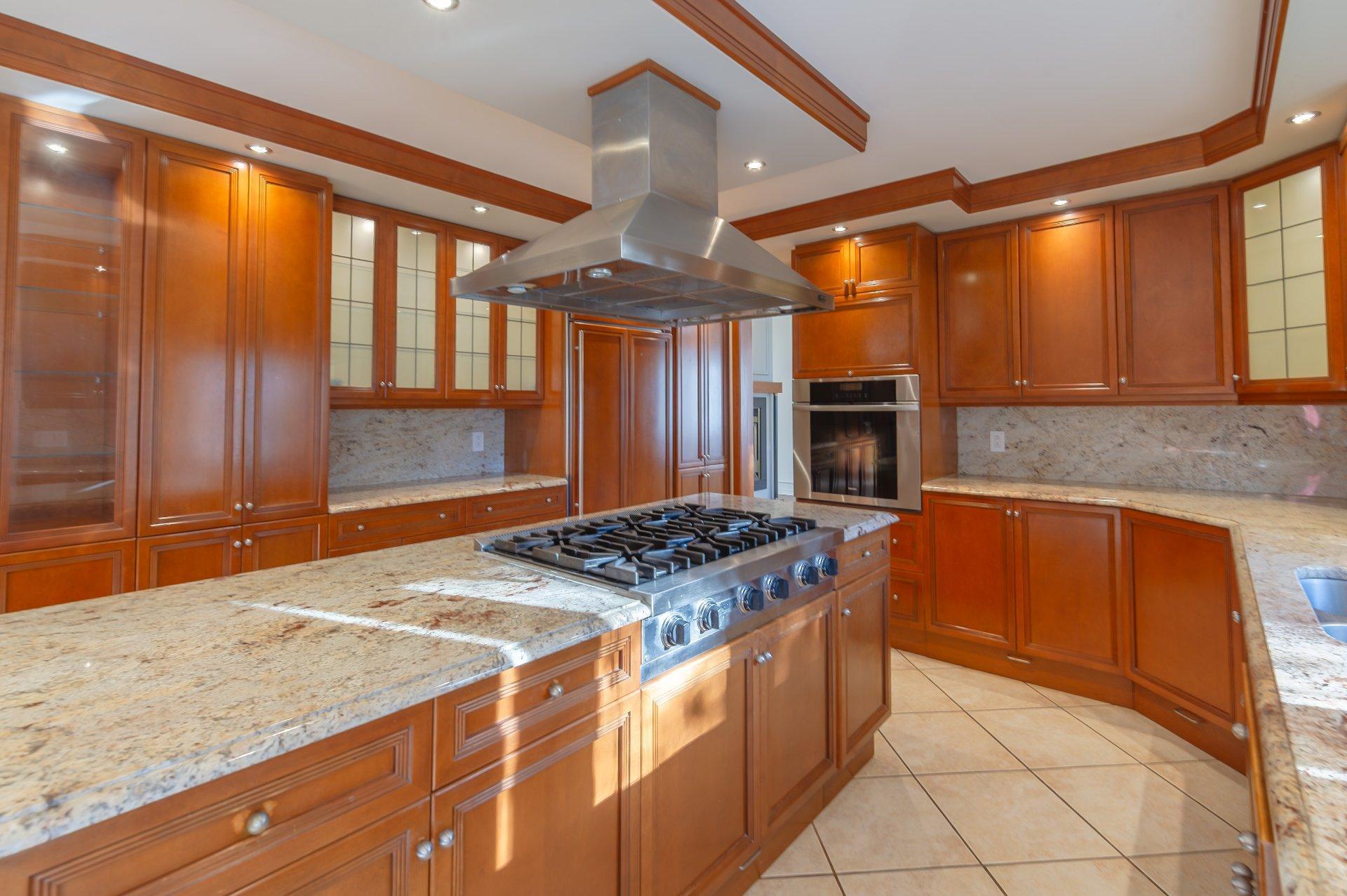 









8890


Crois. Roussin

,
Brossard,




QC
J4X2K3

