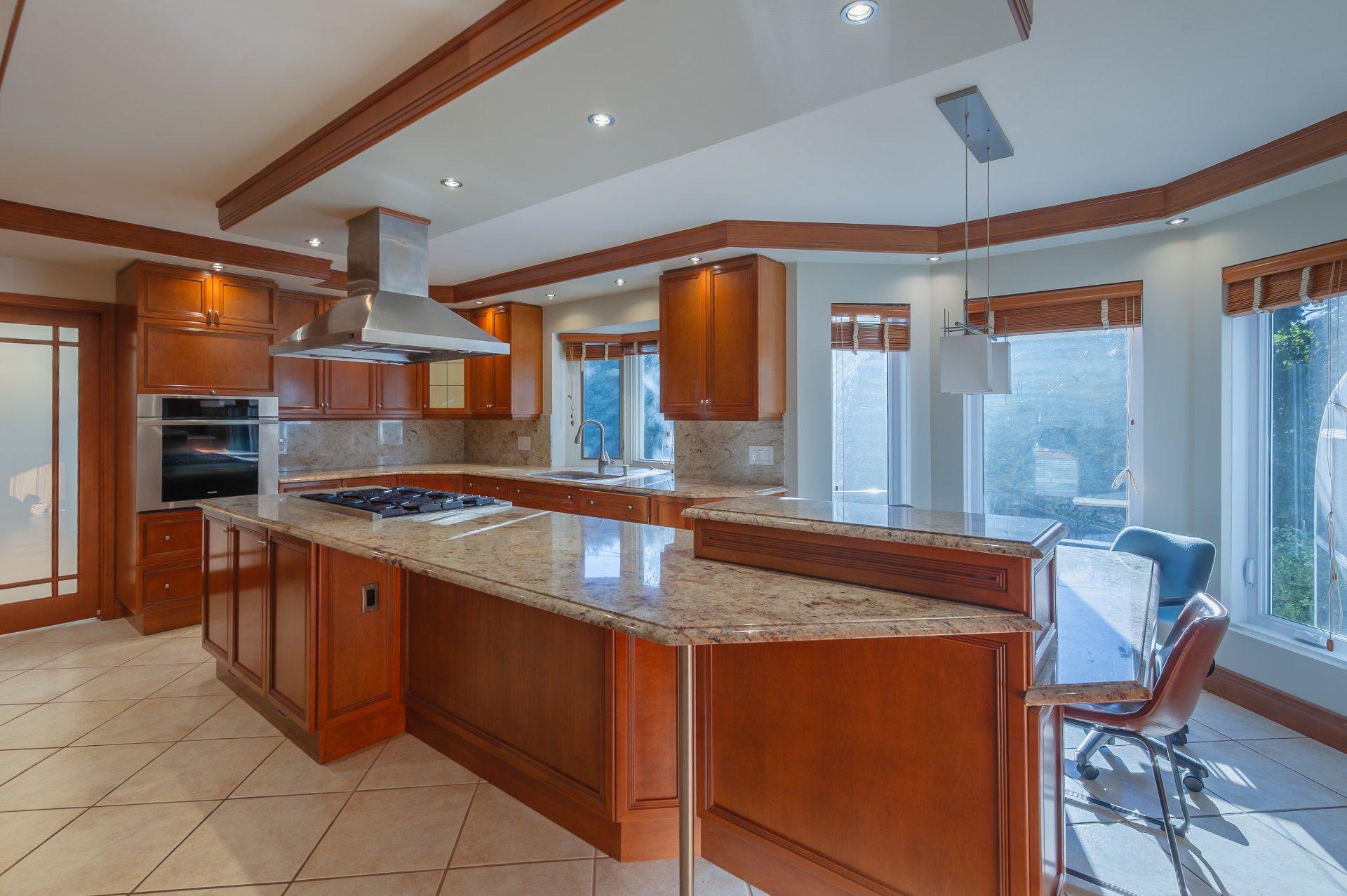 









8890


Crois. Roussin

,
Brossard,




QC
J4X2K3

