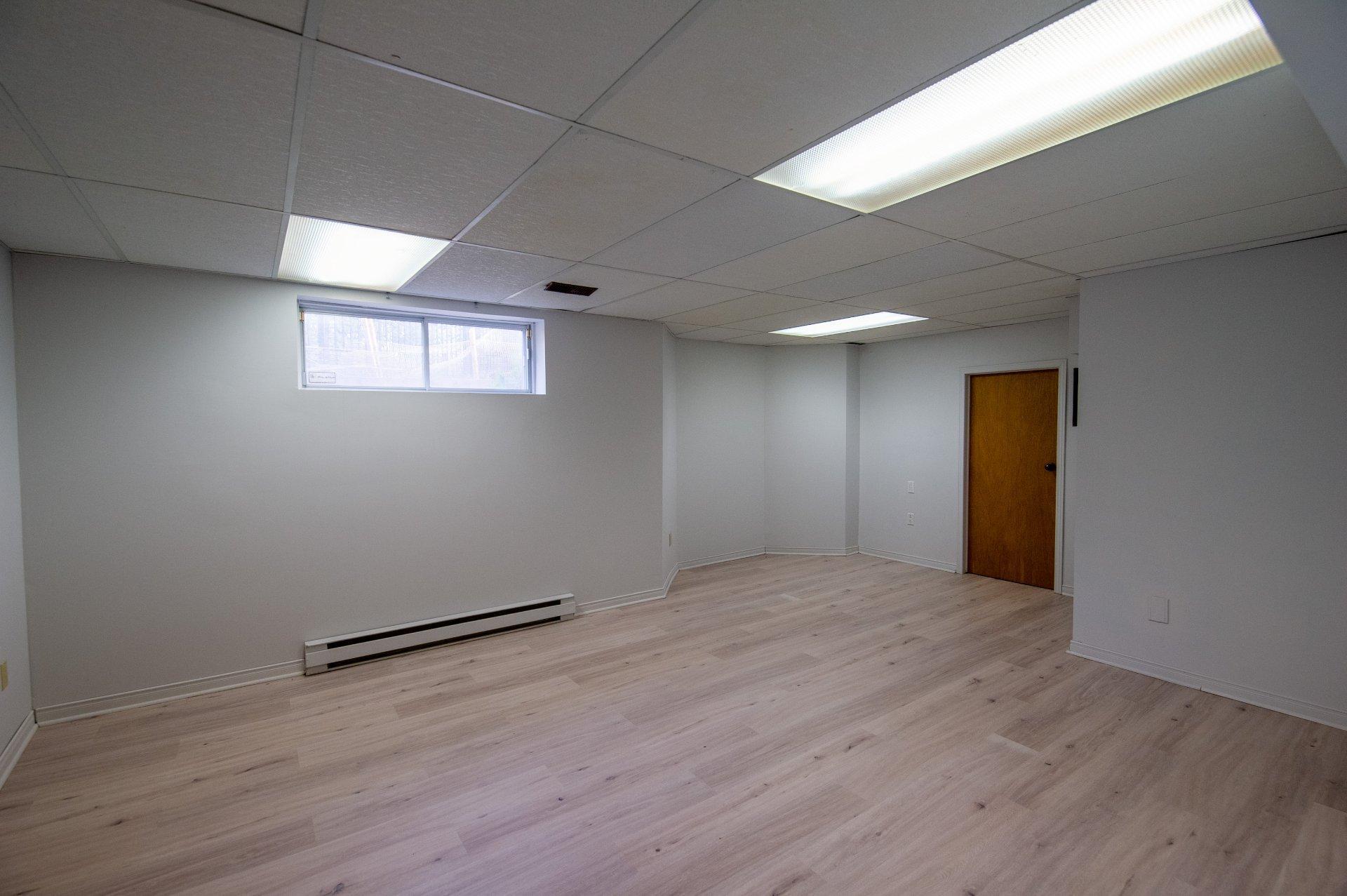 









8890


Crois. Roussin

,
Brossard,




QC
J4X2K3

