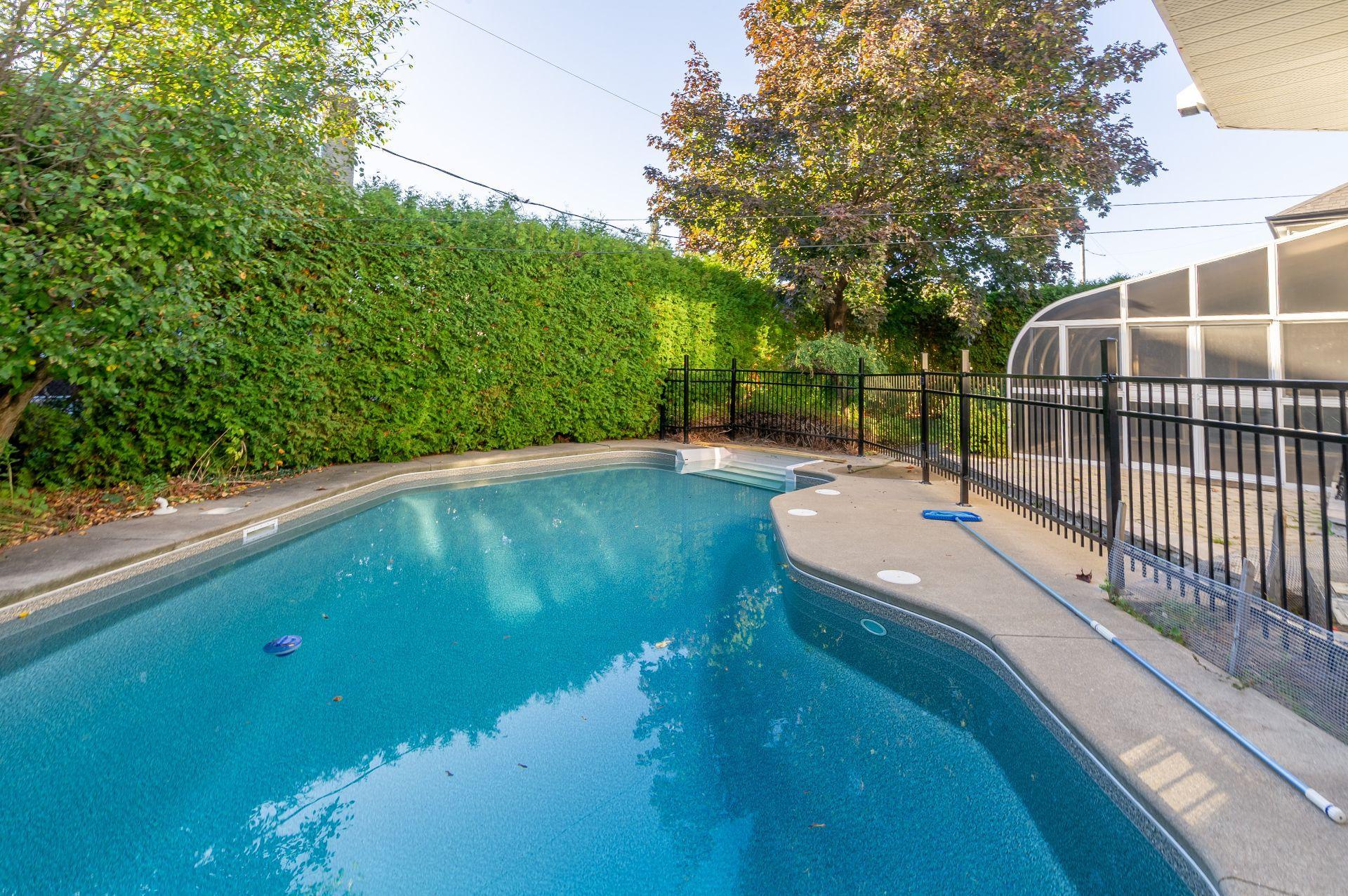 









8890


Crois. Roussin

,
Brossard,




QC
J4X2K3

