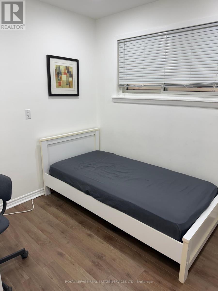 












2402 BELYEA STREET

,
Oakville,




Ontario
L6L1P1

