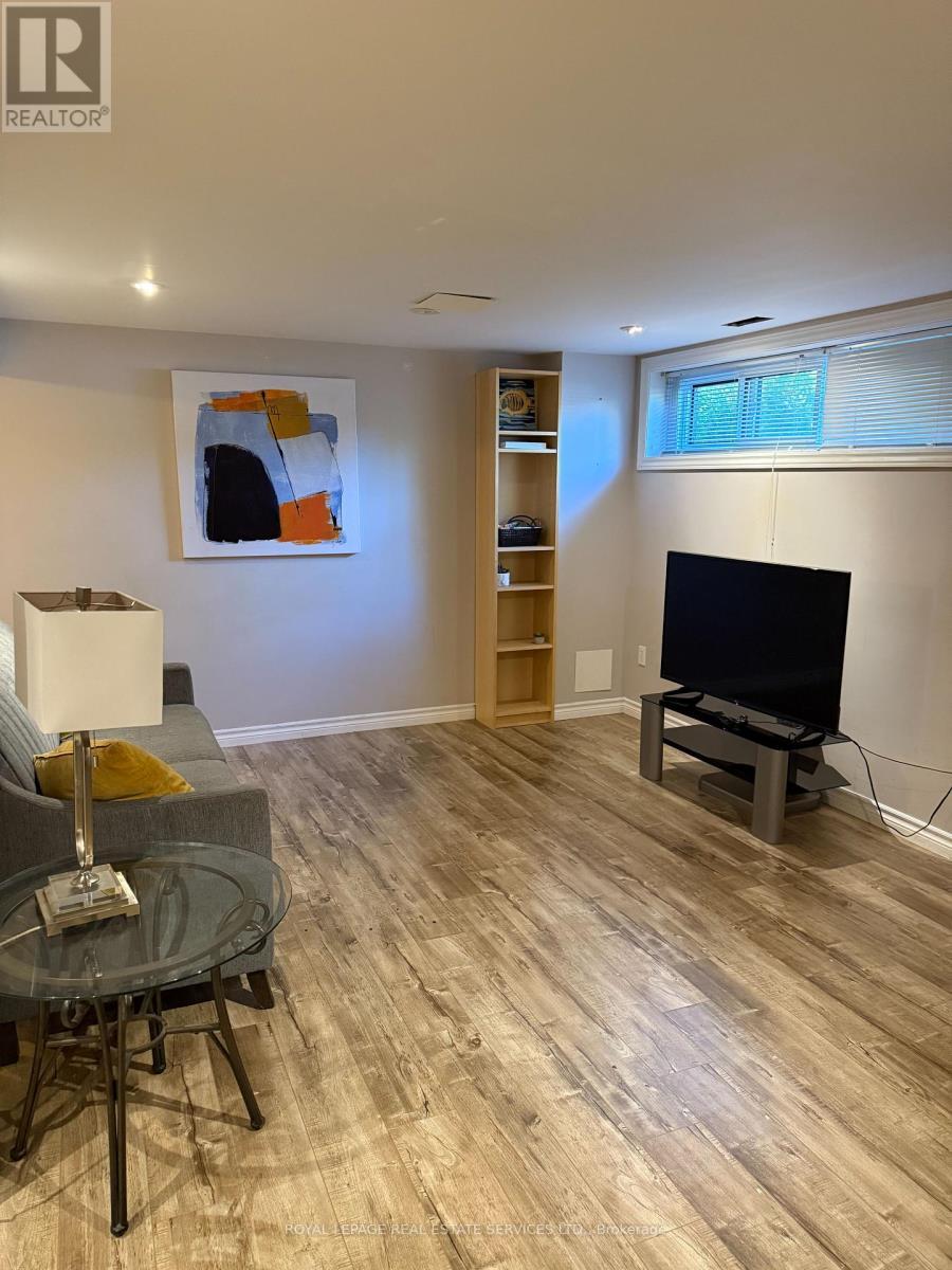 












2402 BELYEA STREET

,
Oakville,




Ontario
L6L1P1

