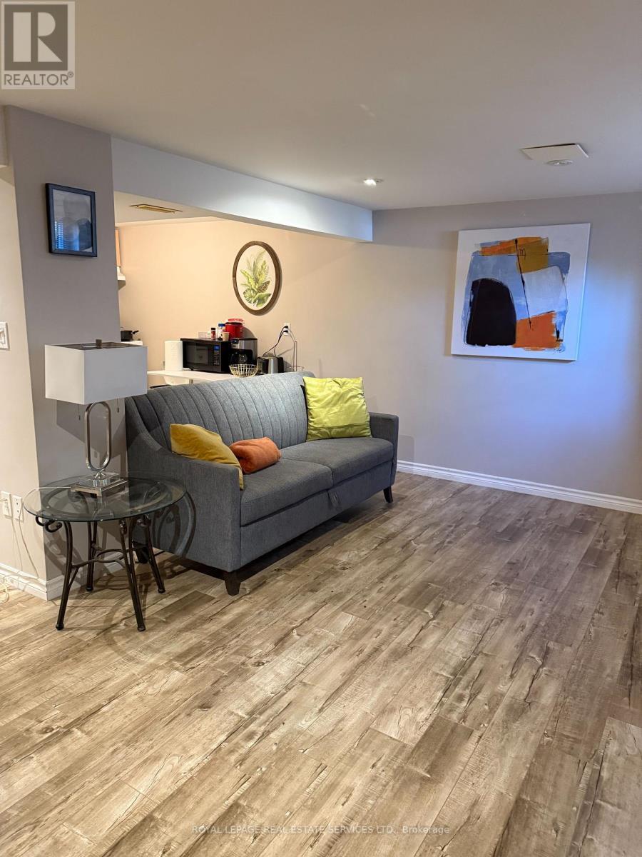 












2402 BELYEA STREET

,
Oakville,




Ontario
L6L1P1

