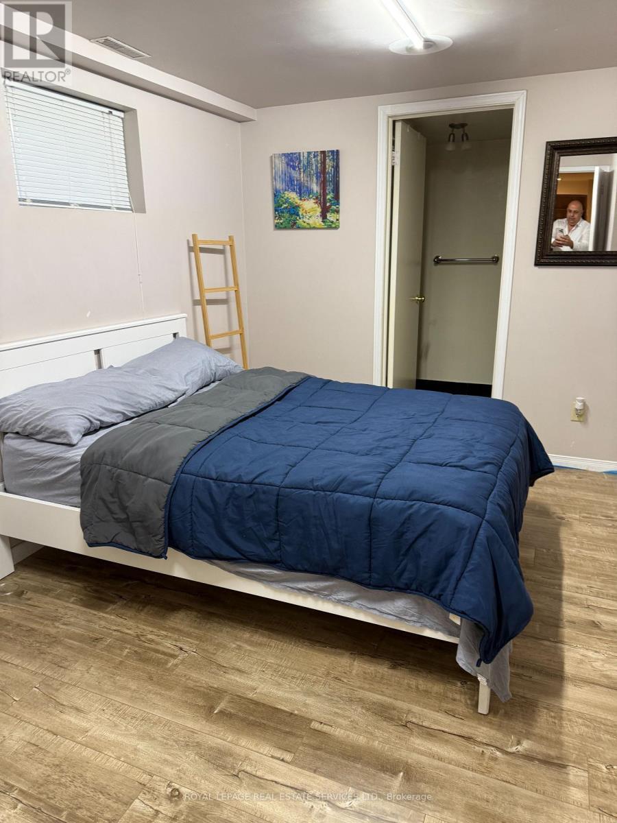 












2402 BELYEA STREET

,
Oakville,




Ontario
L6L1P1

