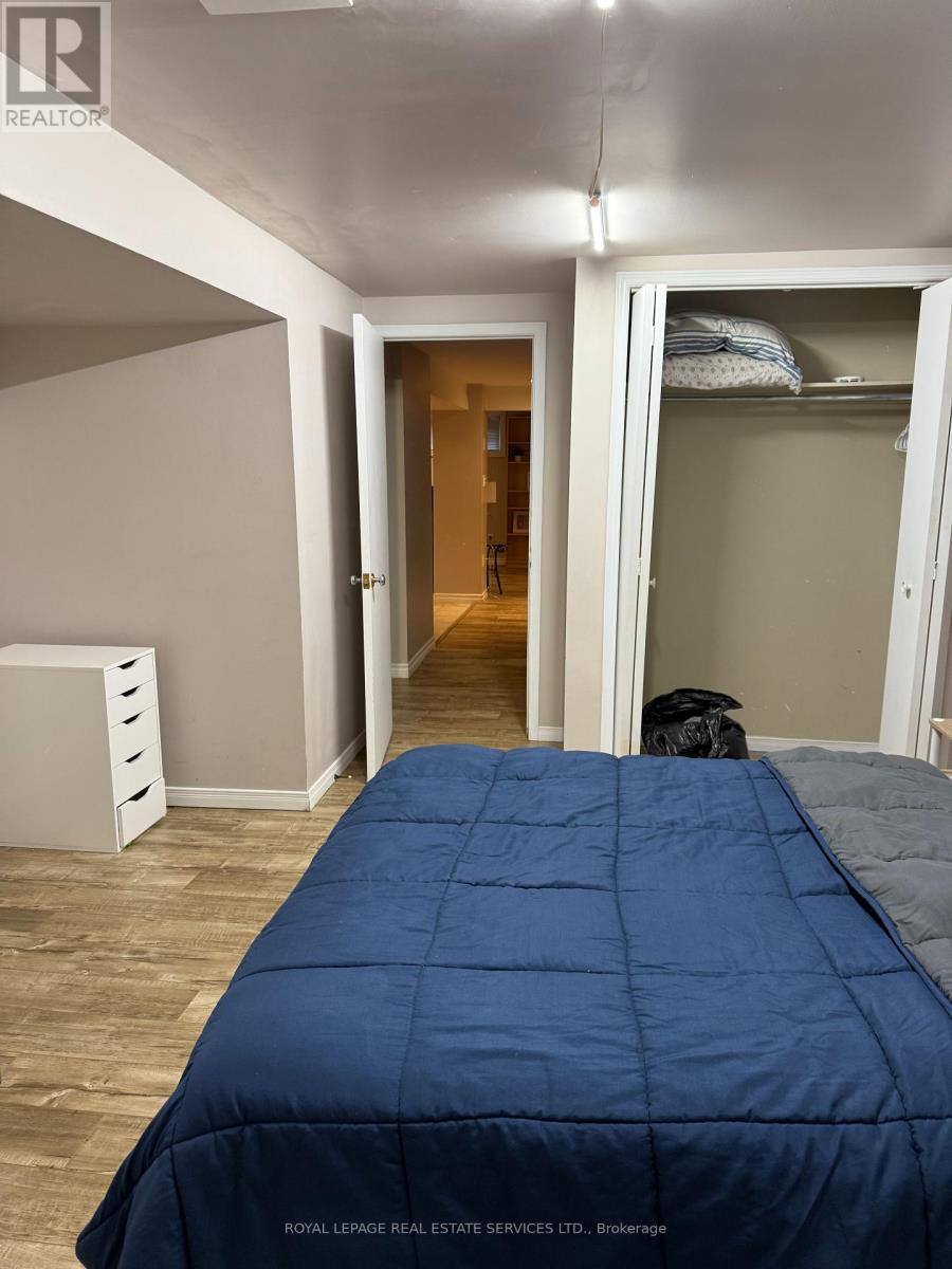 












2402 BELYEA STREET

,
Oakville,




Ontario
L6L1P1

