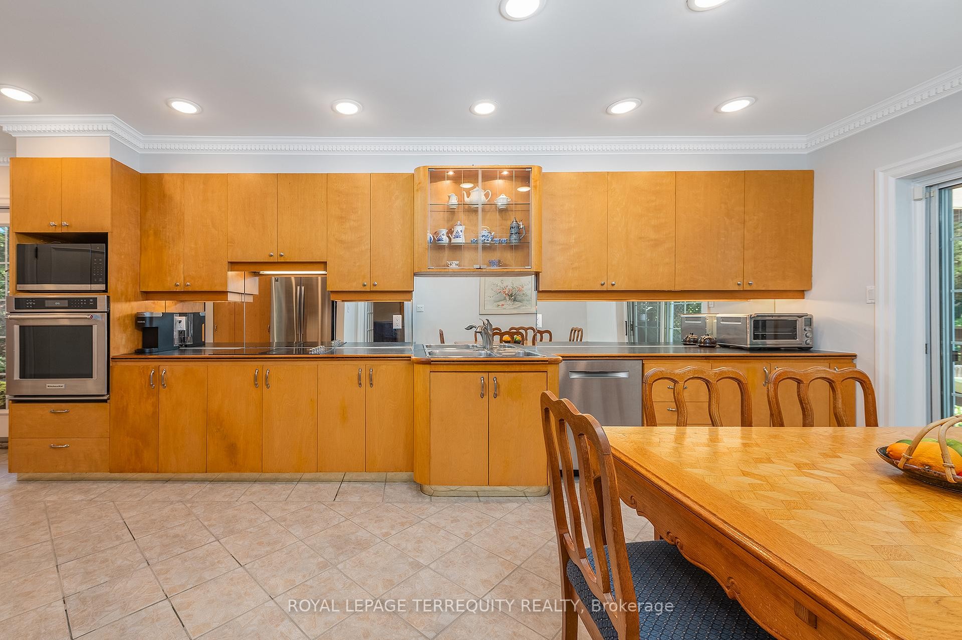 









223


Riverside

Drive,
Toronto,




ON
M6S 4A8

