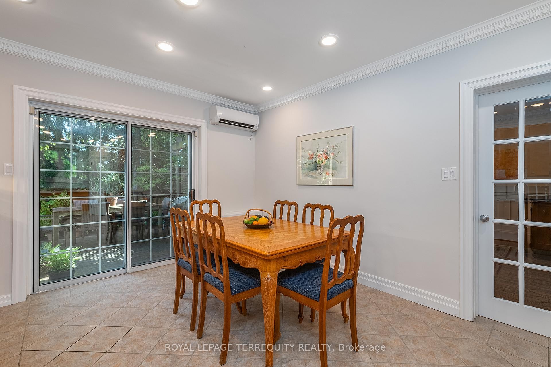 









223


Riverside

Drive,
Toronto,




ON
M6S 4A8

