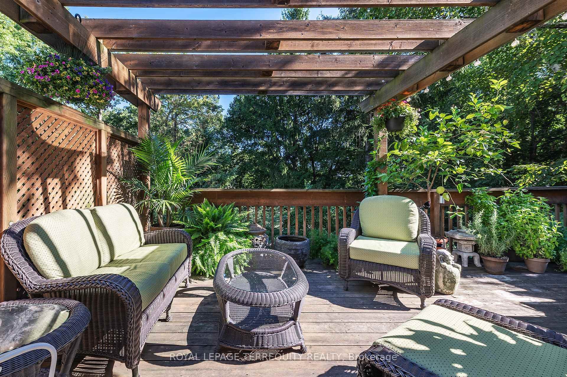 









223


Riverside

Drive,
Toronto,




ON
M6S 4A8

