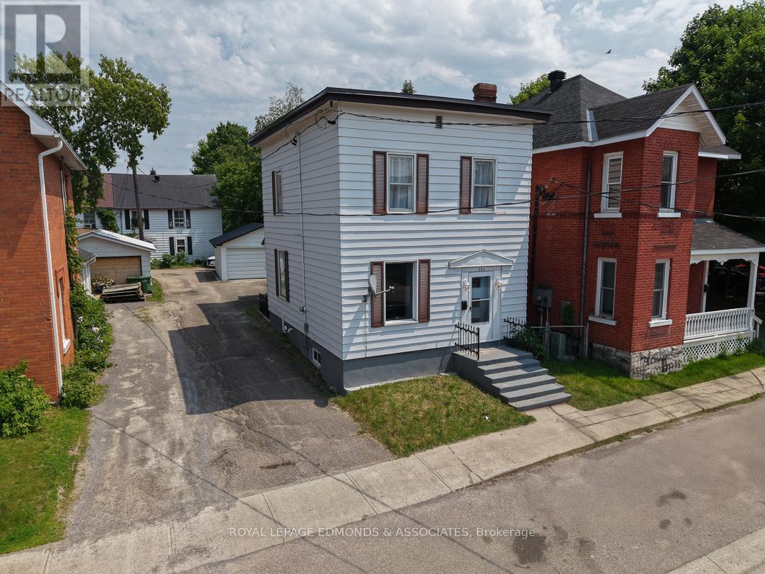 












303 MURRAY STREET W

,
Pembroke,




Ontario
K8A4P1

