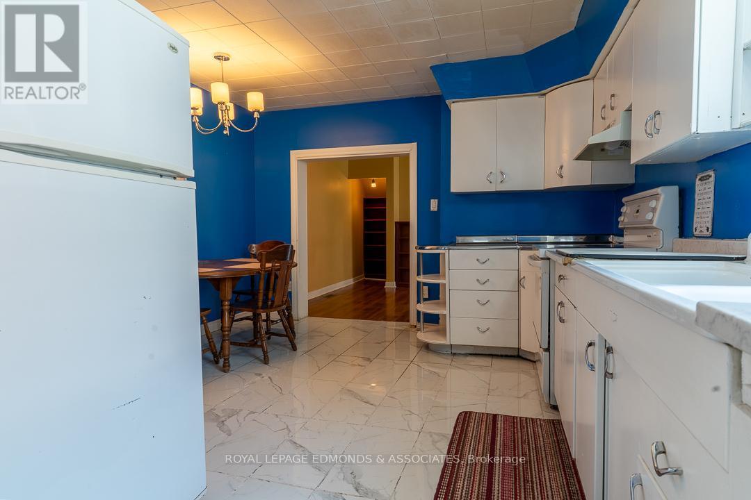 












303 MURRAY STREET W

,
Pembroke,




Ontario
K8A4P1

