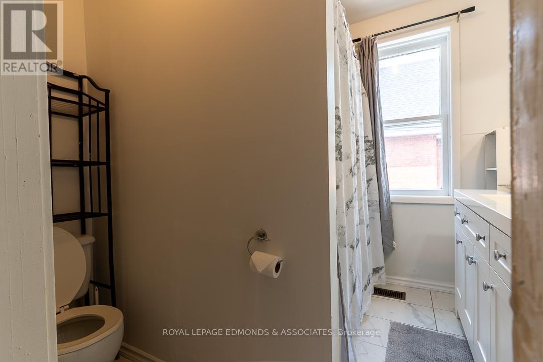 












303 MURRAY STREET W

,
Pembroke,




Ontario
K8A4P1

