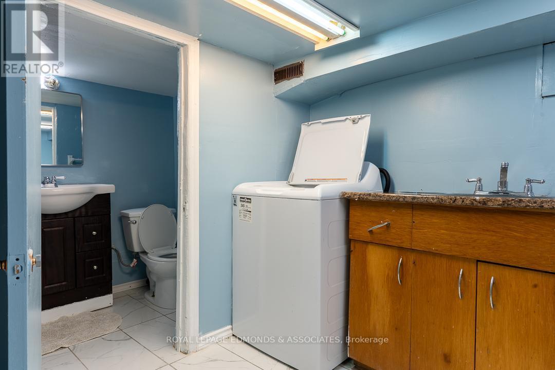 












303 MURRAY STREET W

,
Pembroke,




Ontario
K8A4P1

