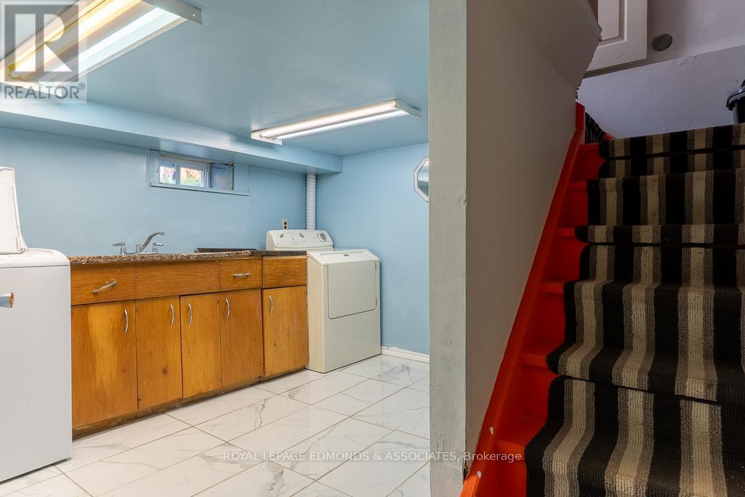 












303 MURRAY STREET W

,
Pembroke,




Ontario
K8A4P1

