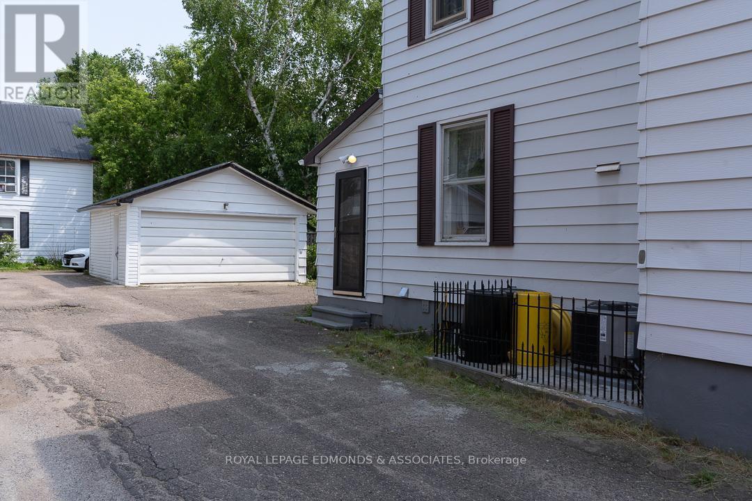 












303 MURRAY STREET W

,
Pembroke,




Ontario
K8A4P1

