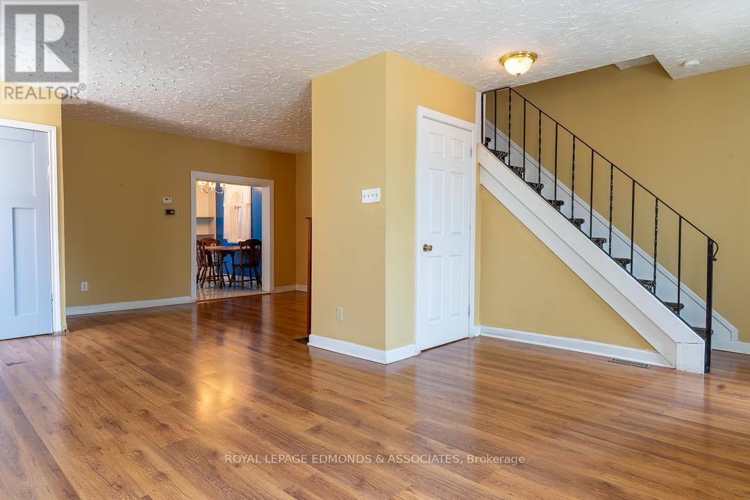 












303 MURRAY STREET W

,
Pembroke,




Ontario
K8A4P1

