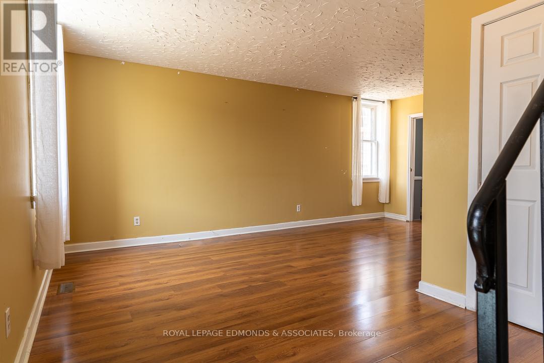 












303 MURRAY STREET W

,
Pembroke,




Ontario
K8A4P1

