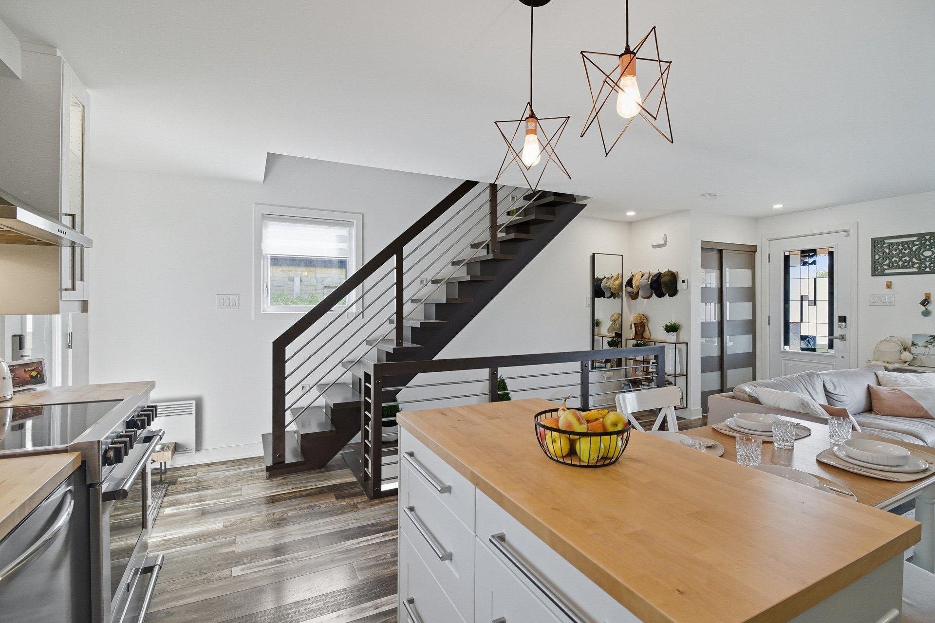 









84


Rue Chauveau

,
Gatineau (Hull),




QC
J8Y3B2

