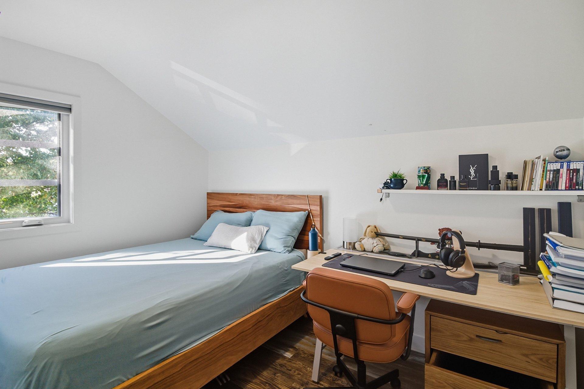 









84


Rue Chauveau

,
Gatineau (Hull),




QC
J8Y3B2

