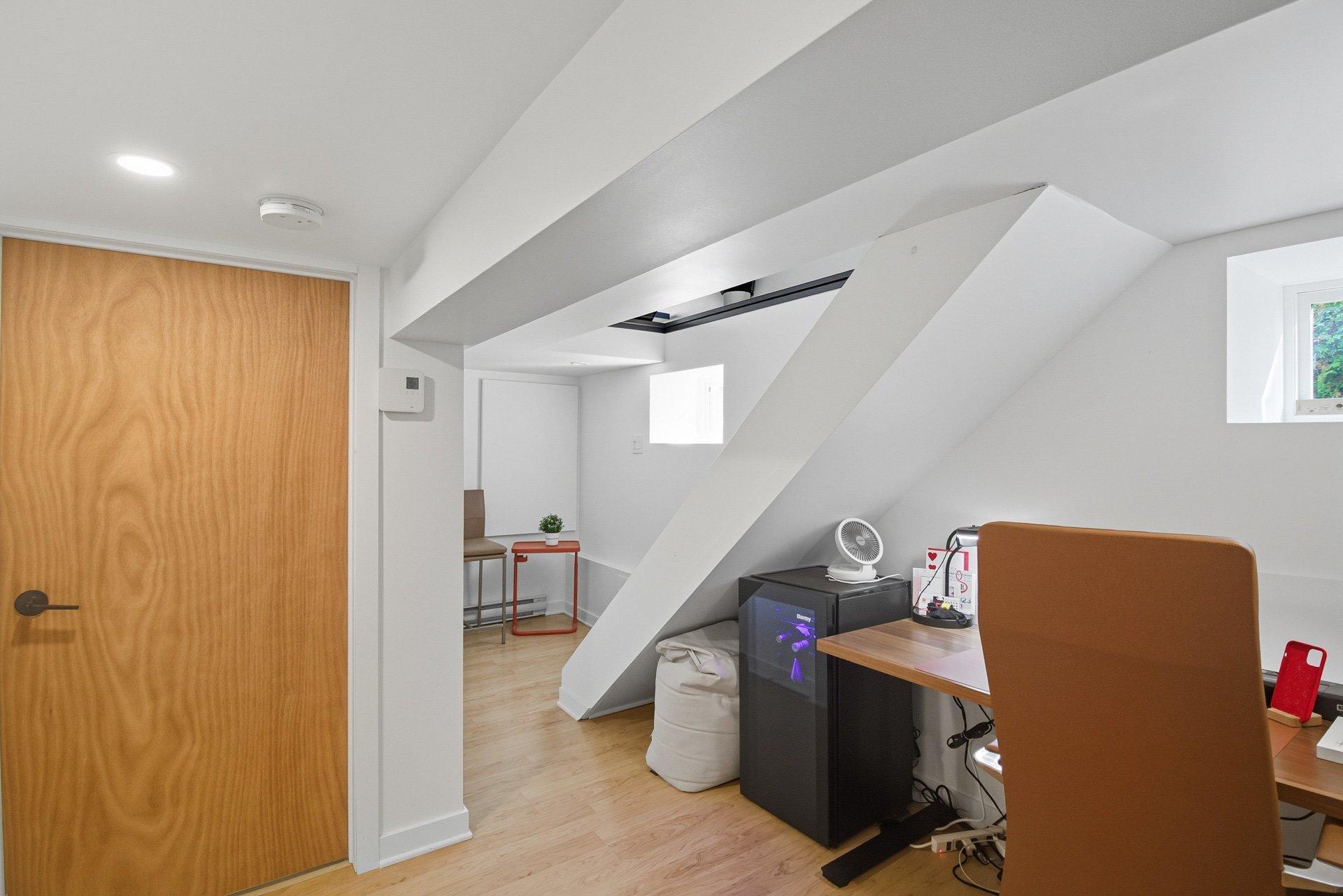 









84


Rue Chauveau

,
Gatineau (Hull),




QC
J8Y3B2

