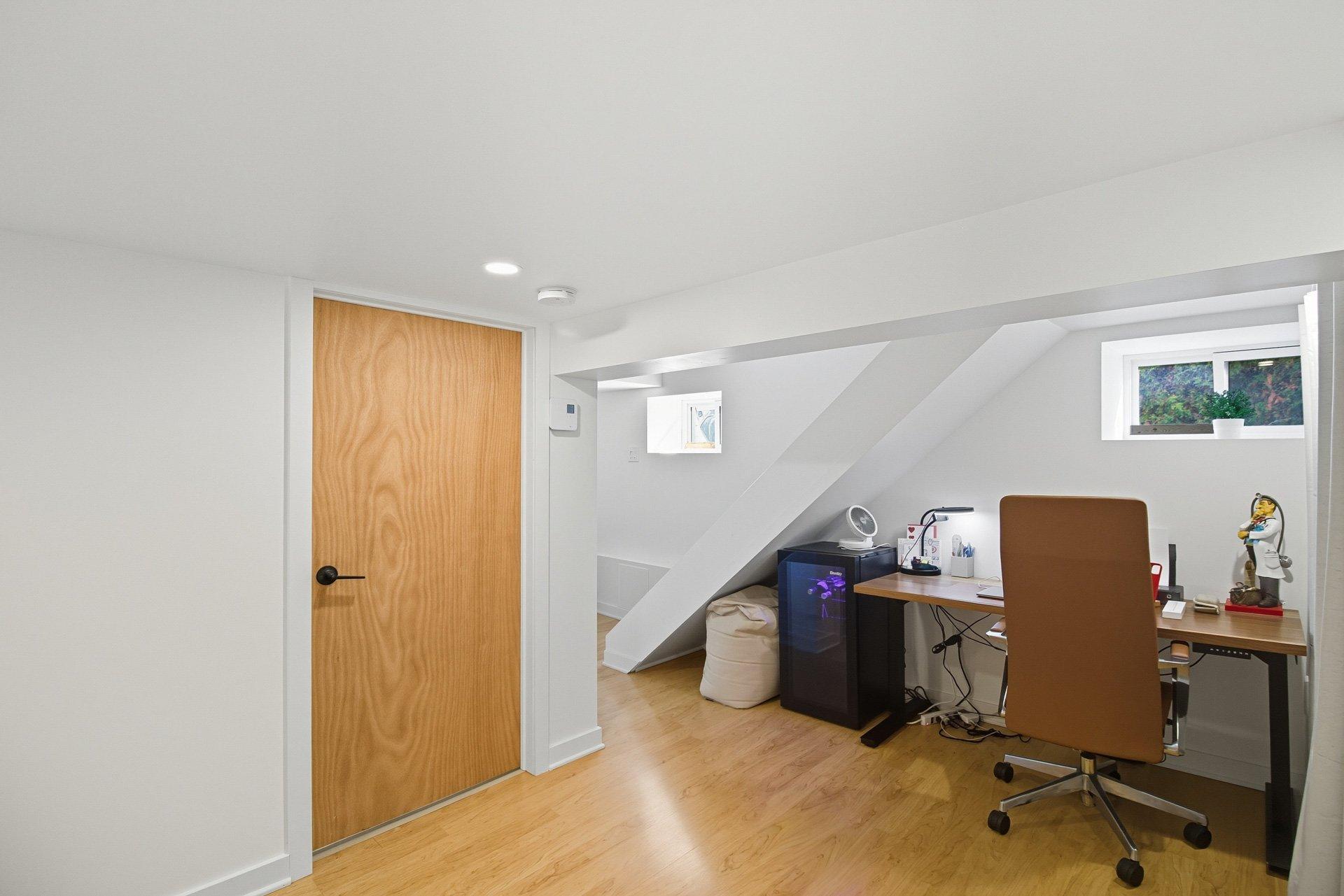 









84


Rue Chauveau

,
Gatineau (Hull),




QC
J8Y3B2

