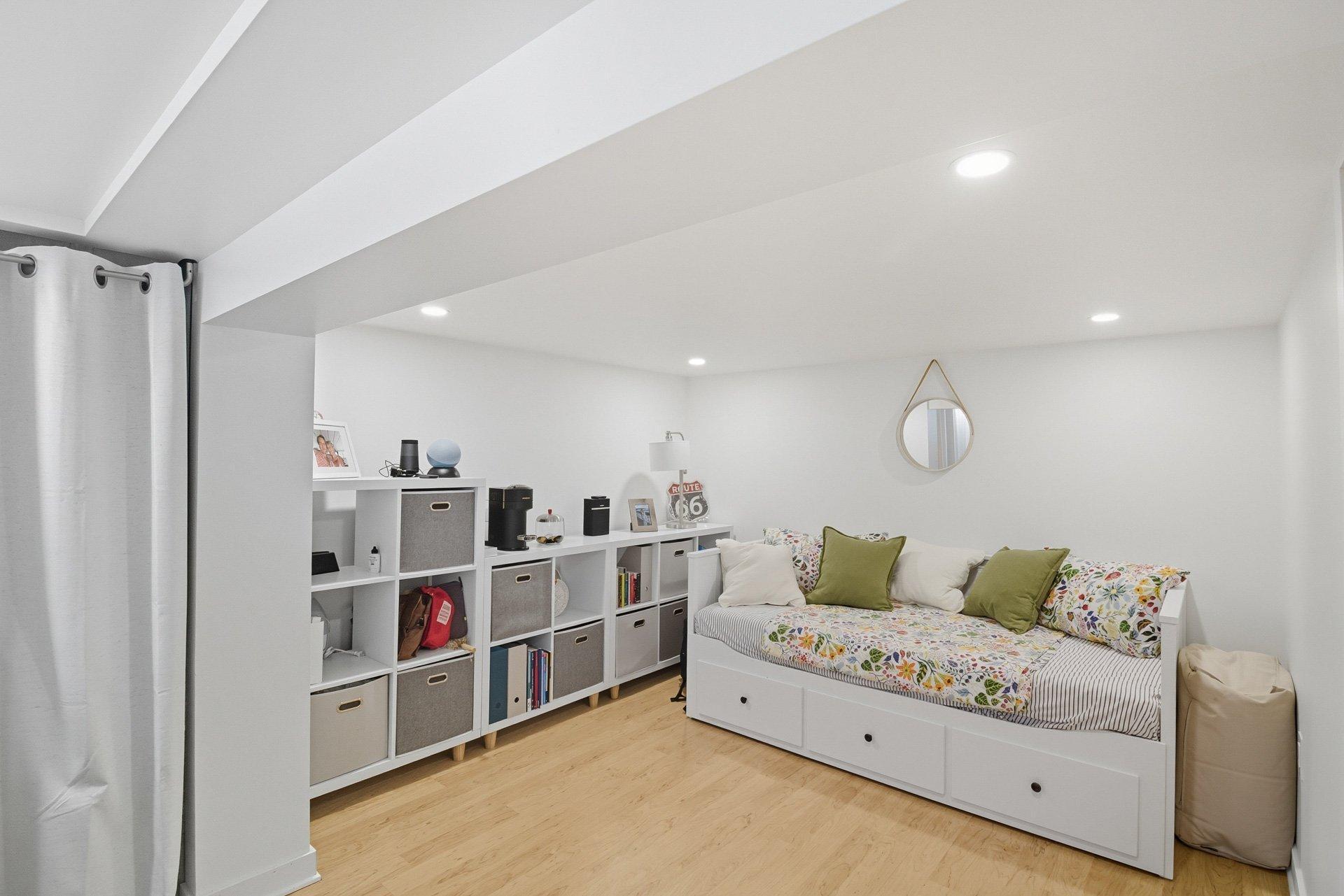 









84


Rue Chauveau

,
Gatineau (Hull),




QC
J8Y3B2

