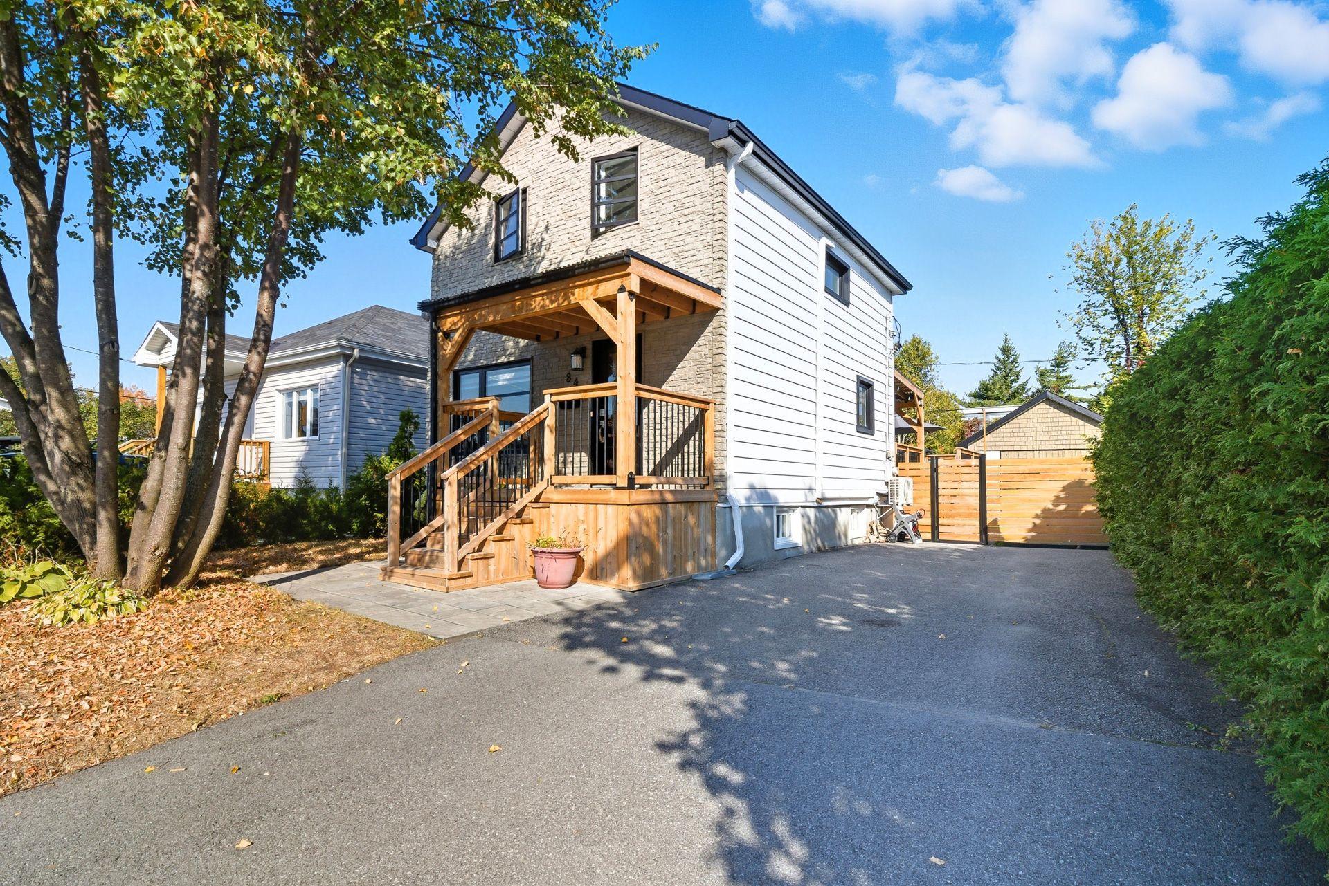 









84


Rue Chauveau

,
Gatineau (Hull),




QC
J8Y3B2

