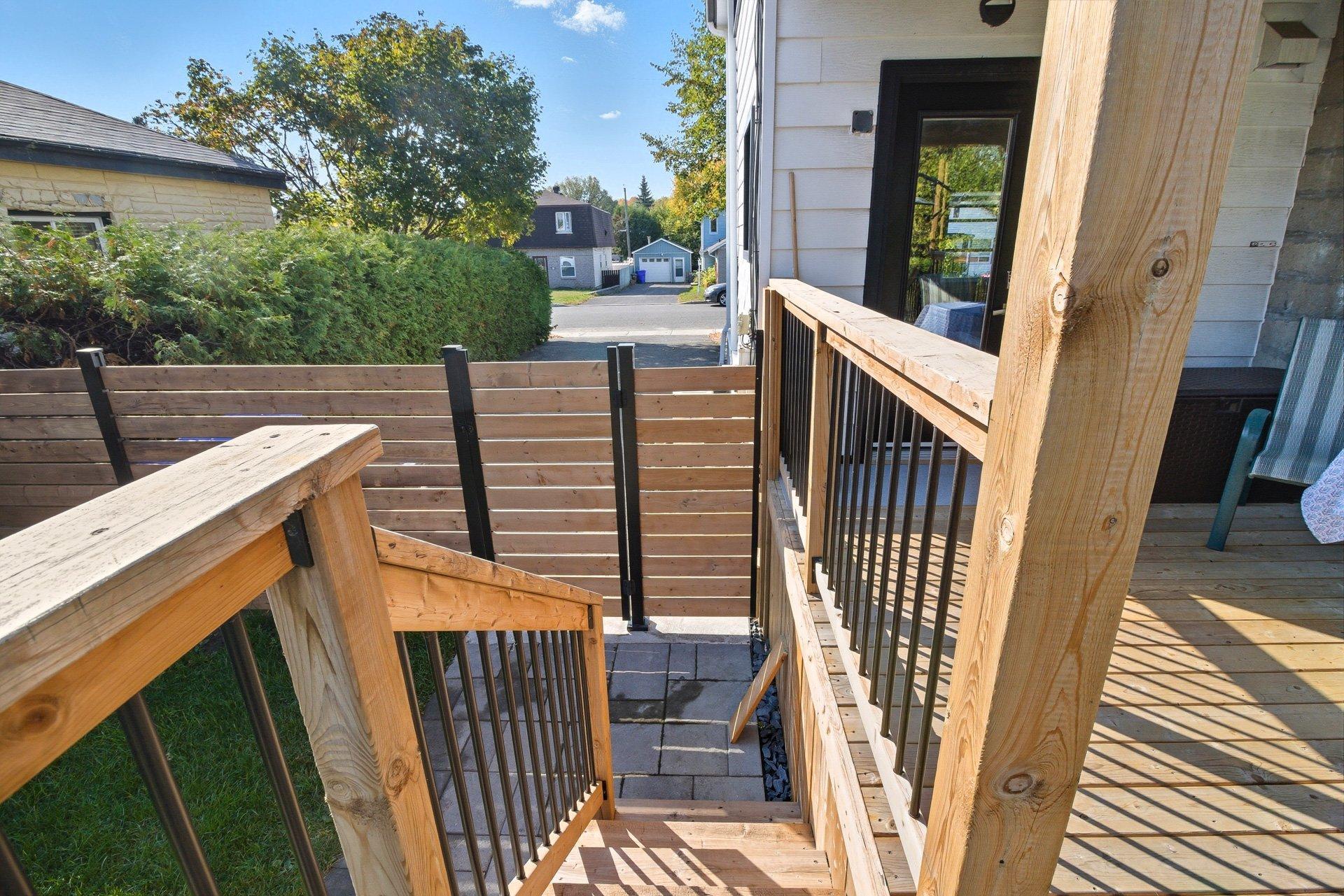 









84


Rue Chauveau

,
Gatineau (Hull),




QC
J8Y3B2

