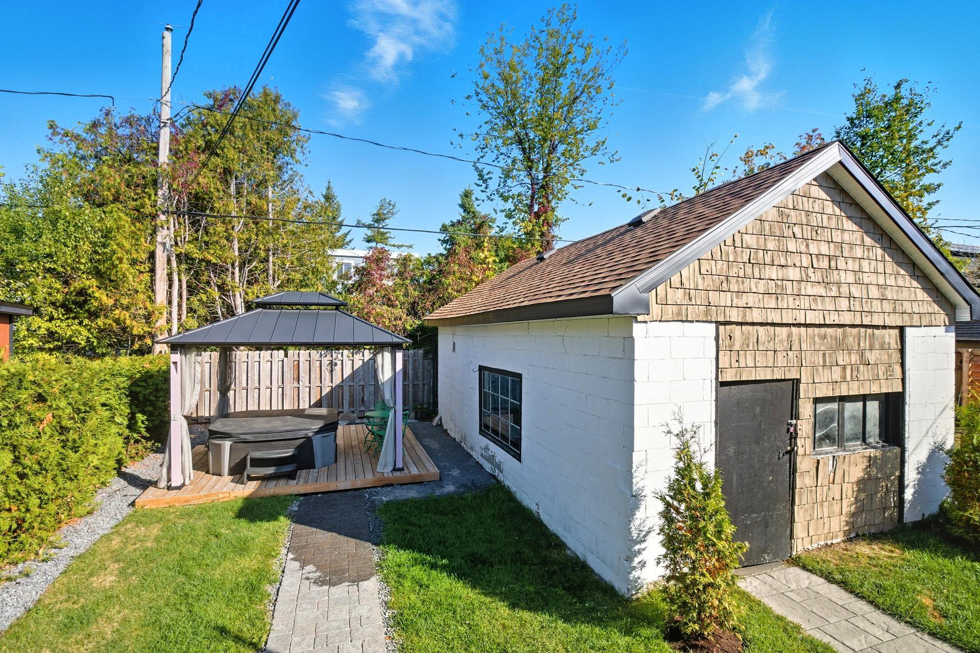 









84


Rue Chauveau

,
Gatineau (Hull),




QC
J8Y3B2

