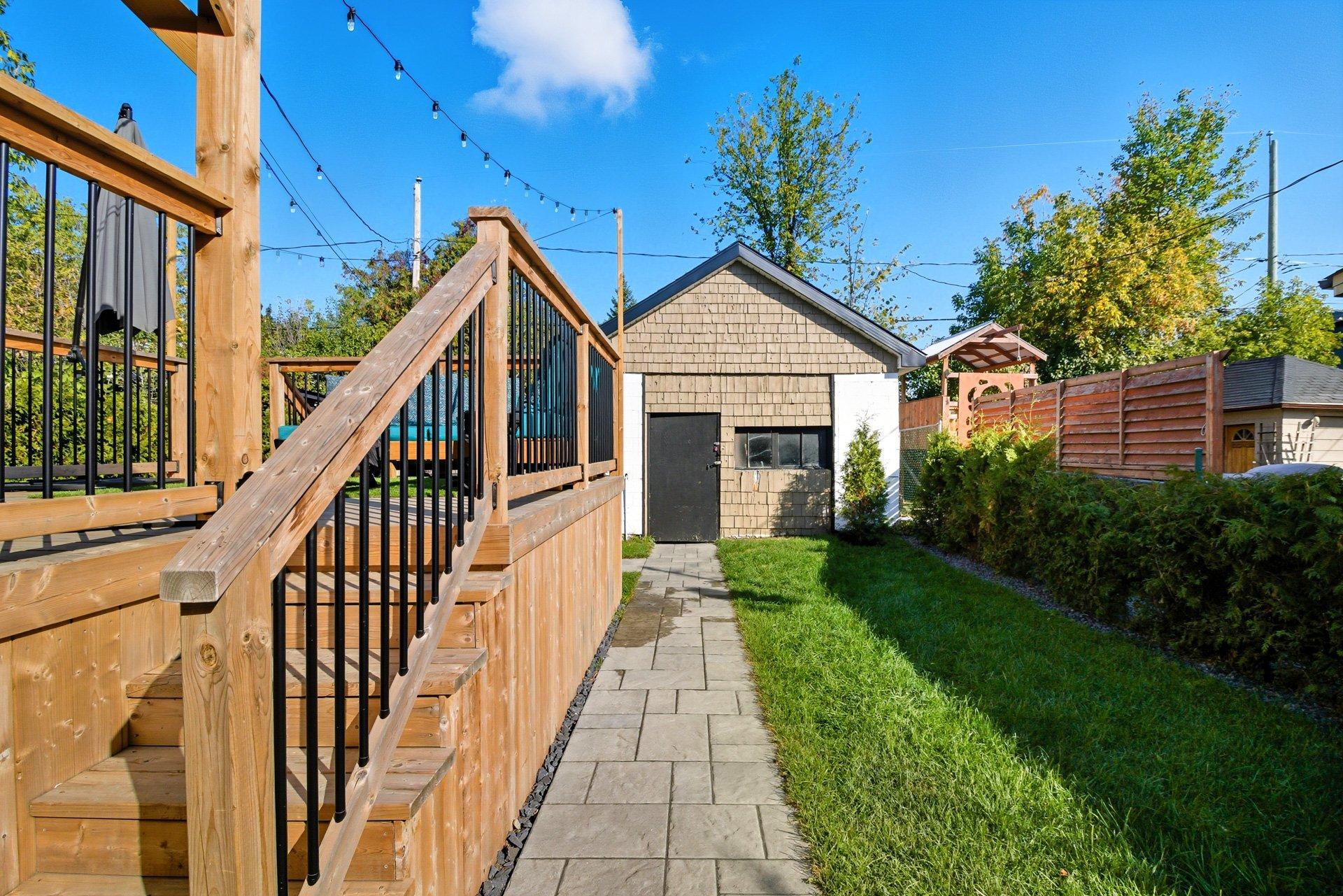 









84


Rue Chauveau

,
Gatineau (Hull),




QC
J8Y3B2

