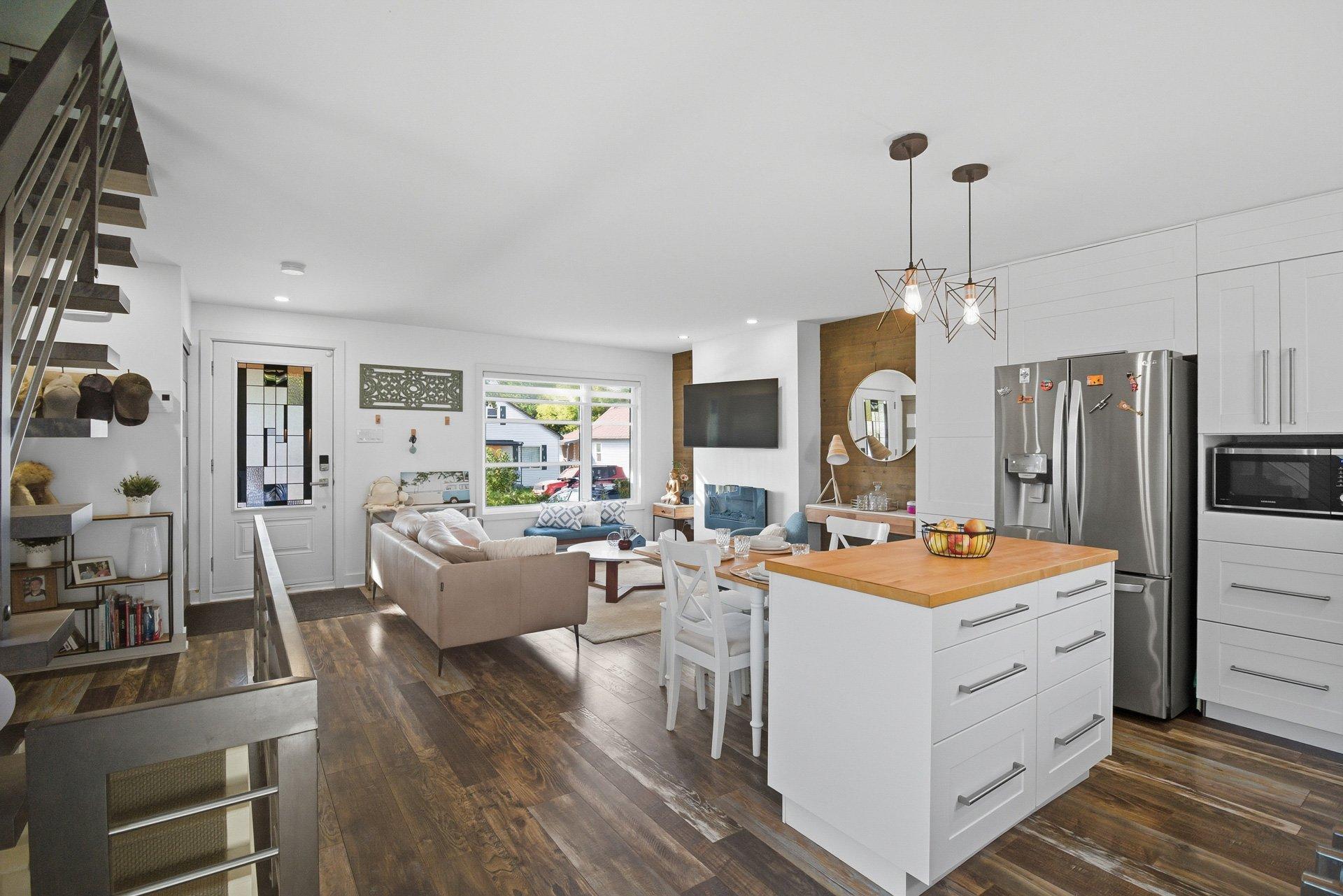 









84


Rue Chauveau

,
Gatineau (Hull),




QC
J8Y3B2

