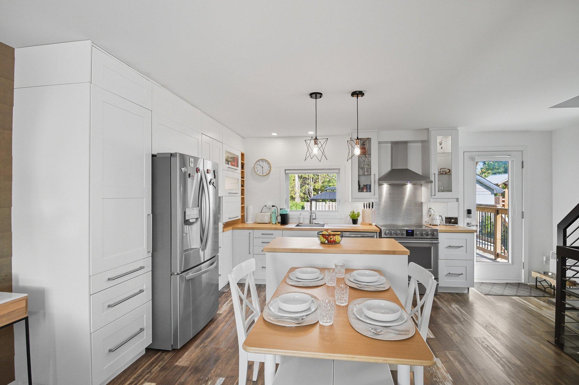 









84


Rue Chauveau

,
Gatineau (Hull),




QC
J8Y3B2

