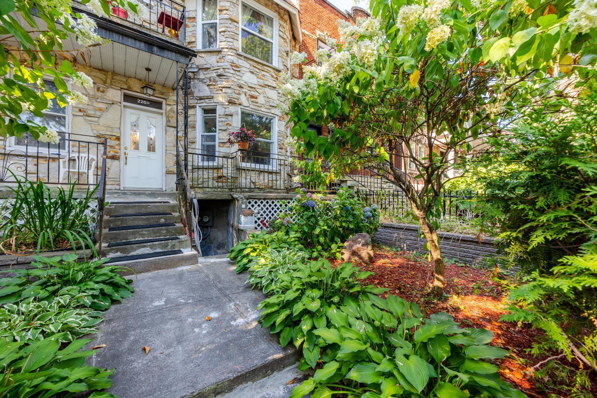 









2260


Av. Wilson

,
Montréal (Côte-des-Neiges/Notre-Dame-de-Grâce),




QC
H4A2T3

