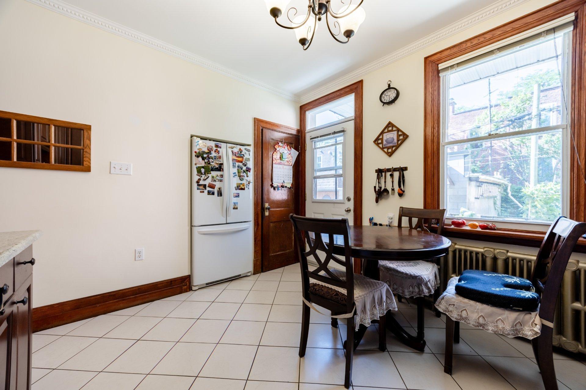 









2260


Av. Wilson

,
Montréal (Côte-des-Neiges/Notre-Dame-de-Grâce),




QC
H4A2T3

