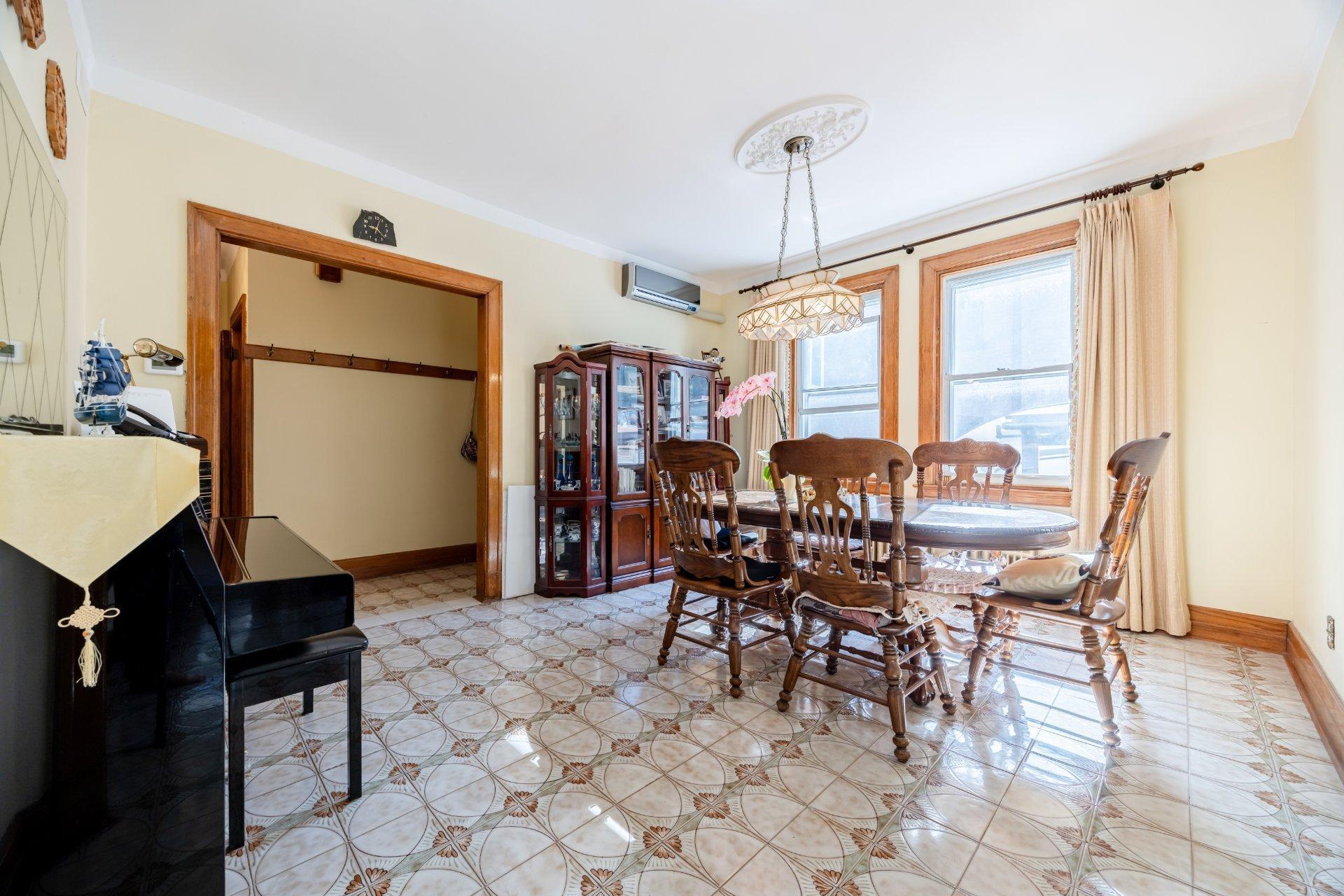 









2260


Av. Wilson

,
Montréal (Côte-des-Neiges/Notre-Dame-de-Grâce),




QC
H4A2T3

