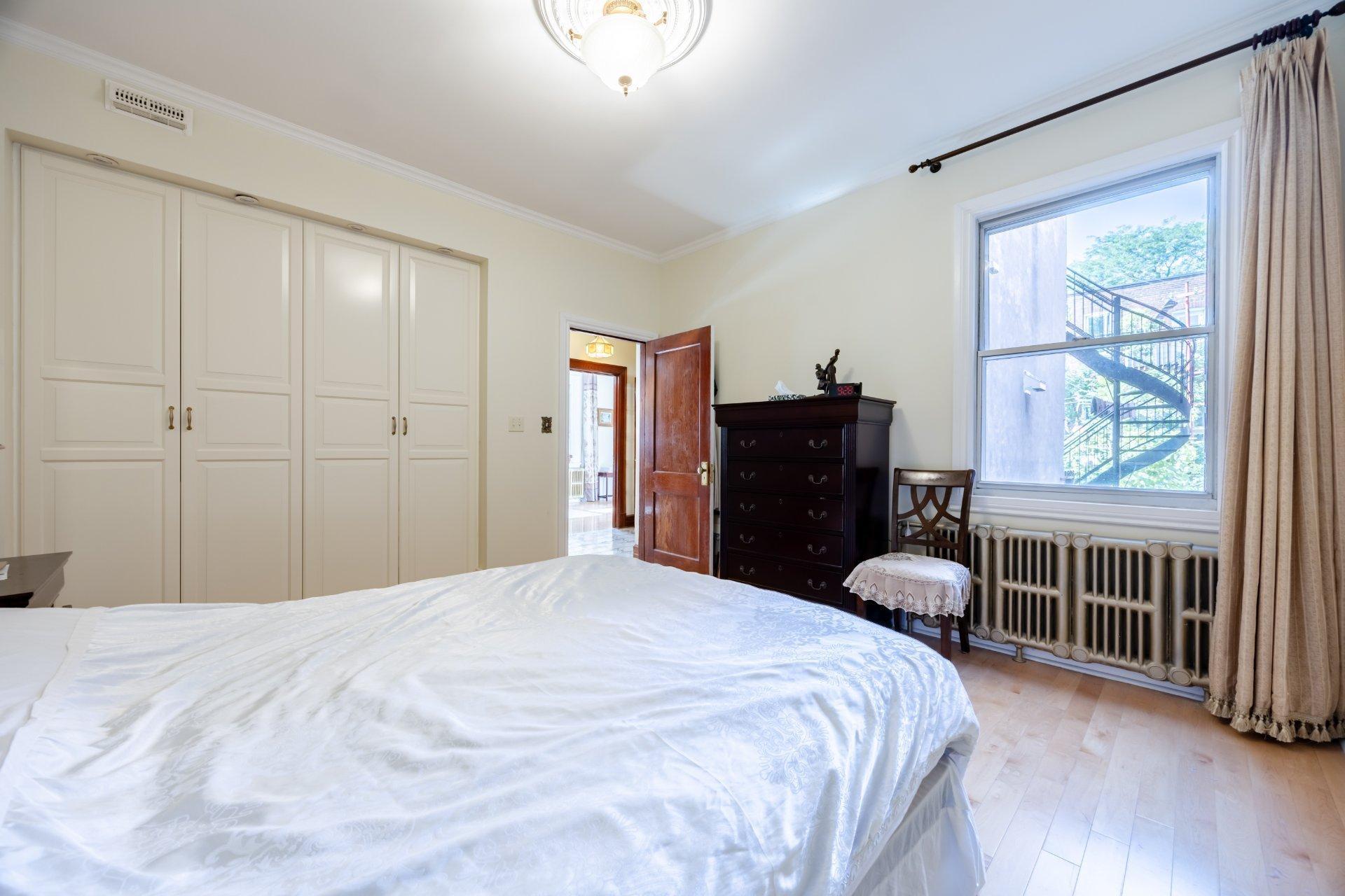 









2260


Av. Wilson

,
Montréal (Côte-des-Neiges/Notre-Dame-de-Grâce),




QC
H4A2T3

