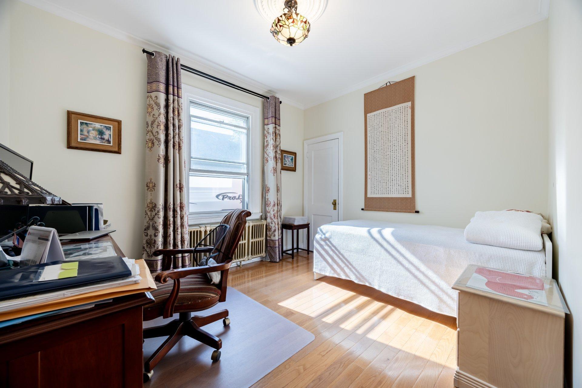 









2260


Av. Wilson

,
Montréal (Côte-des-Neiges/Notre-Dame-de-Grâce),




QC
H4A2T3

