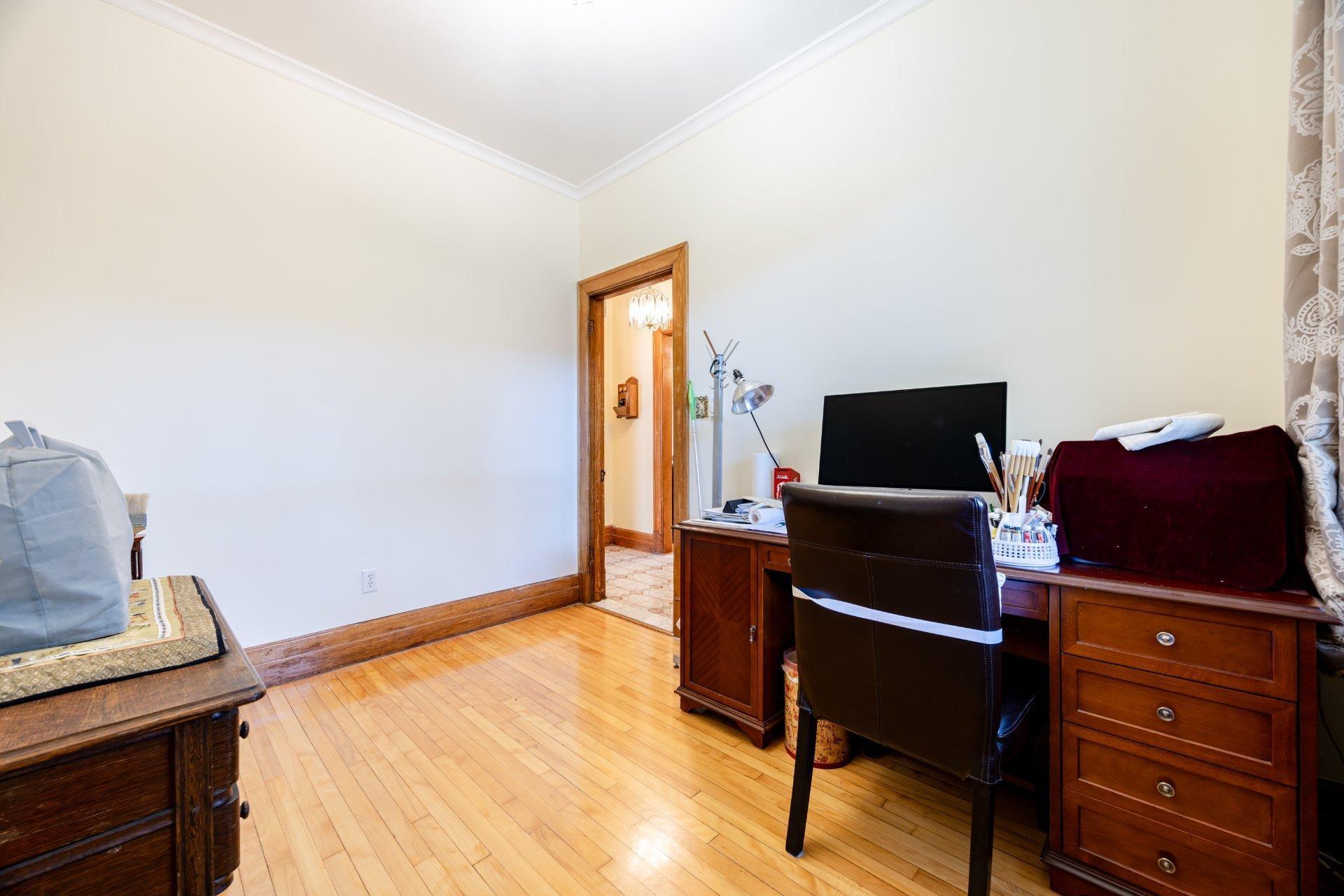 









2260


Av. Wilson

,
Montréal (Côte-des-Neiges/Notre-Dame-de-Grâce),




QC
H4A2T3

