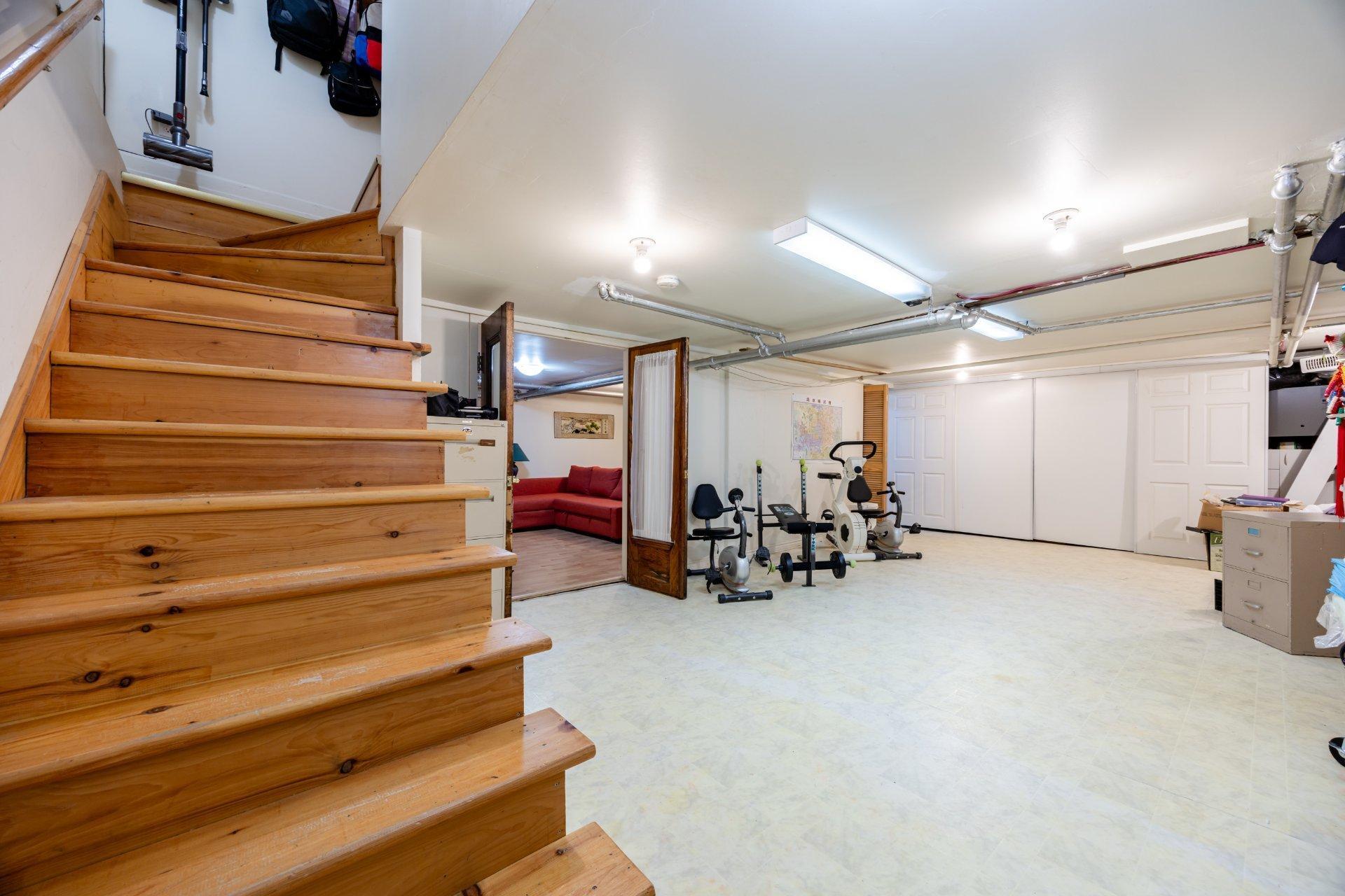 









2260


Av. Wilson

,
Montréal (Côte-des-Neiges/Notre-Dame-de-Grâce),




QC
H4A2T3

