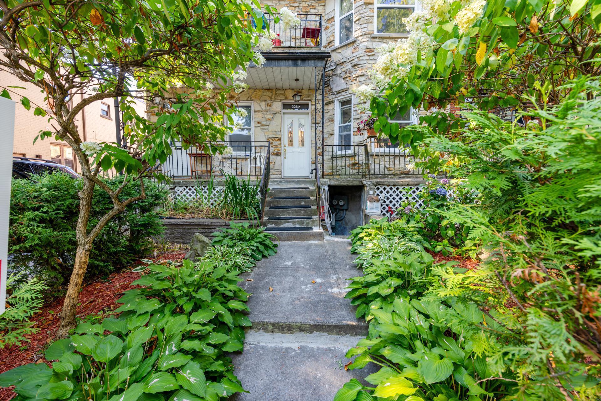 









2260


Av. Wilson

,
Montréal (Côte-des-Neiges/Notre-Dame-de-Grâce),




QC
H4A2T3

