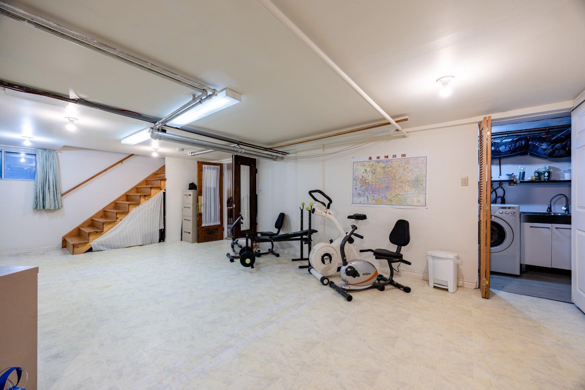 









2260


Av. Wilson

,
Montréal (Côte-des-Neiges/Notre-Dame-de-Grâce),




QC
H4A2T3

