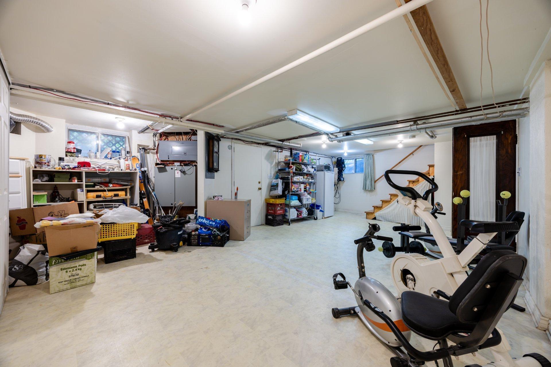 









2260


Av. Wilson

,
Montréal (Côte-des-Neiges/Notre-Dame-de-Grâce),




QC
H4A2T3

