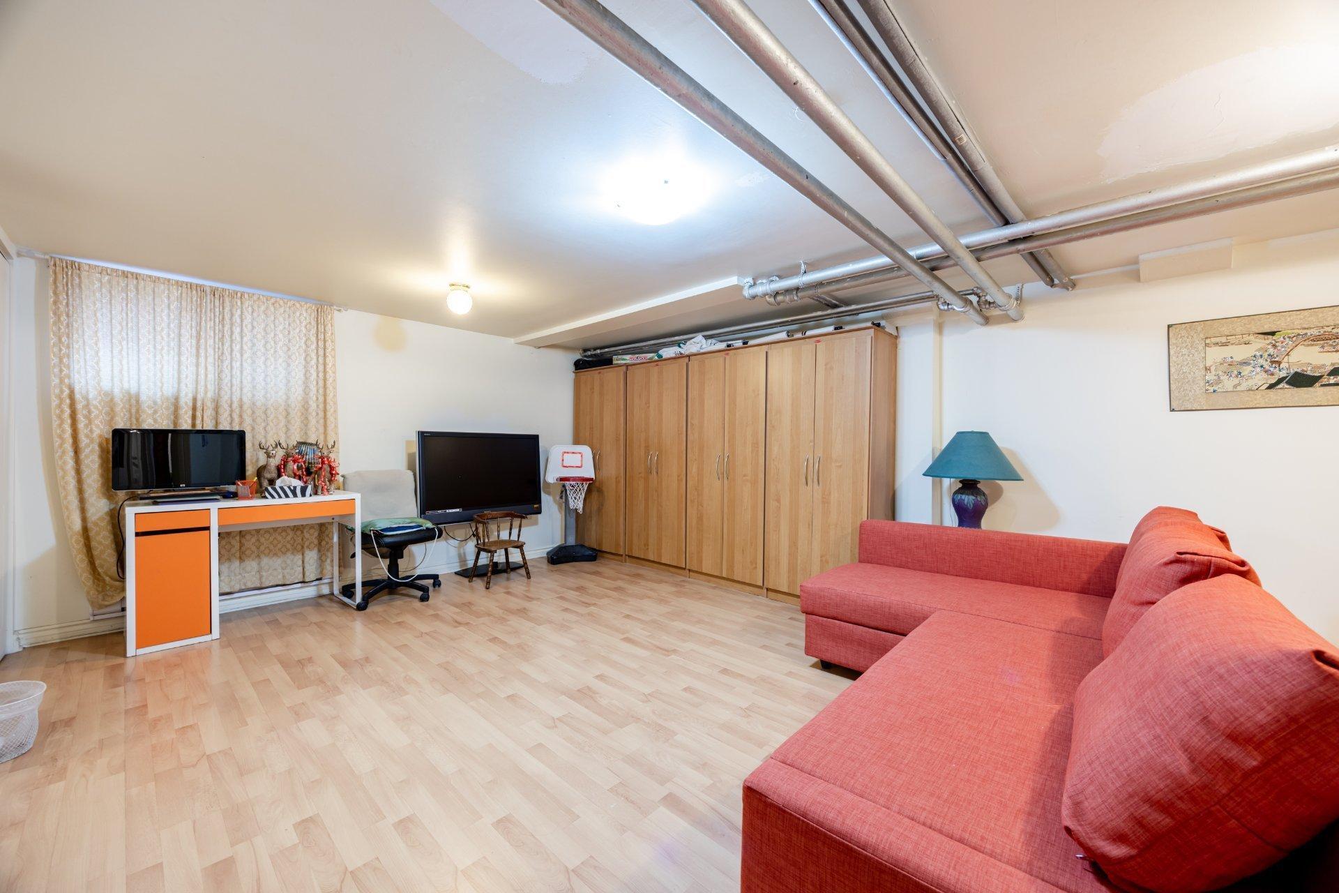 









2260


Av. Wilson

,
Montréal (Côte-des-Neiges/Notre-Dame-de-Grâce),




QC
H4A2T3

