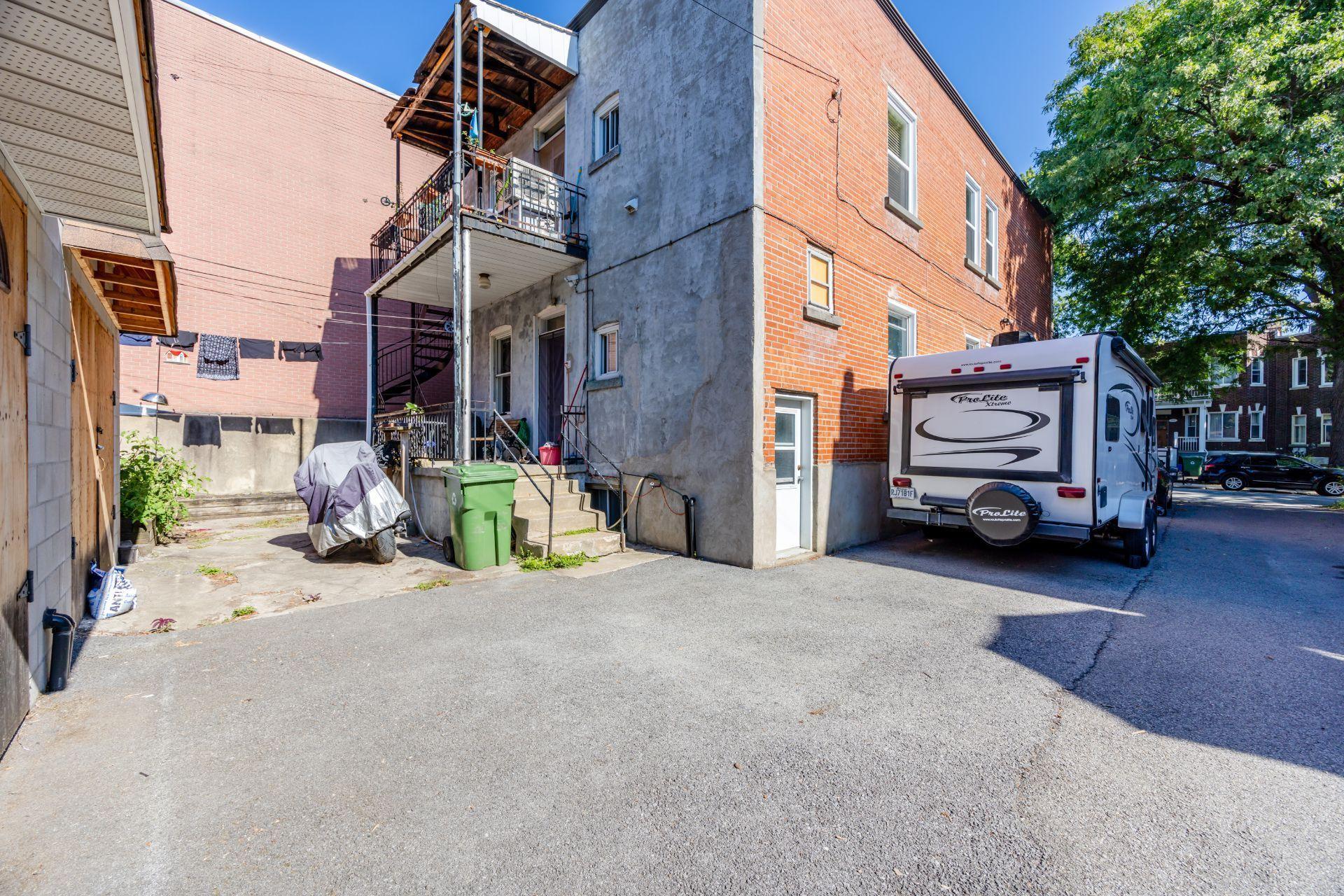 









2260


Av. Wilson

,
Montréal (Côte-des-Neiges/Notre-Dame-de-Grâce),




QC
H4A2T3

